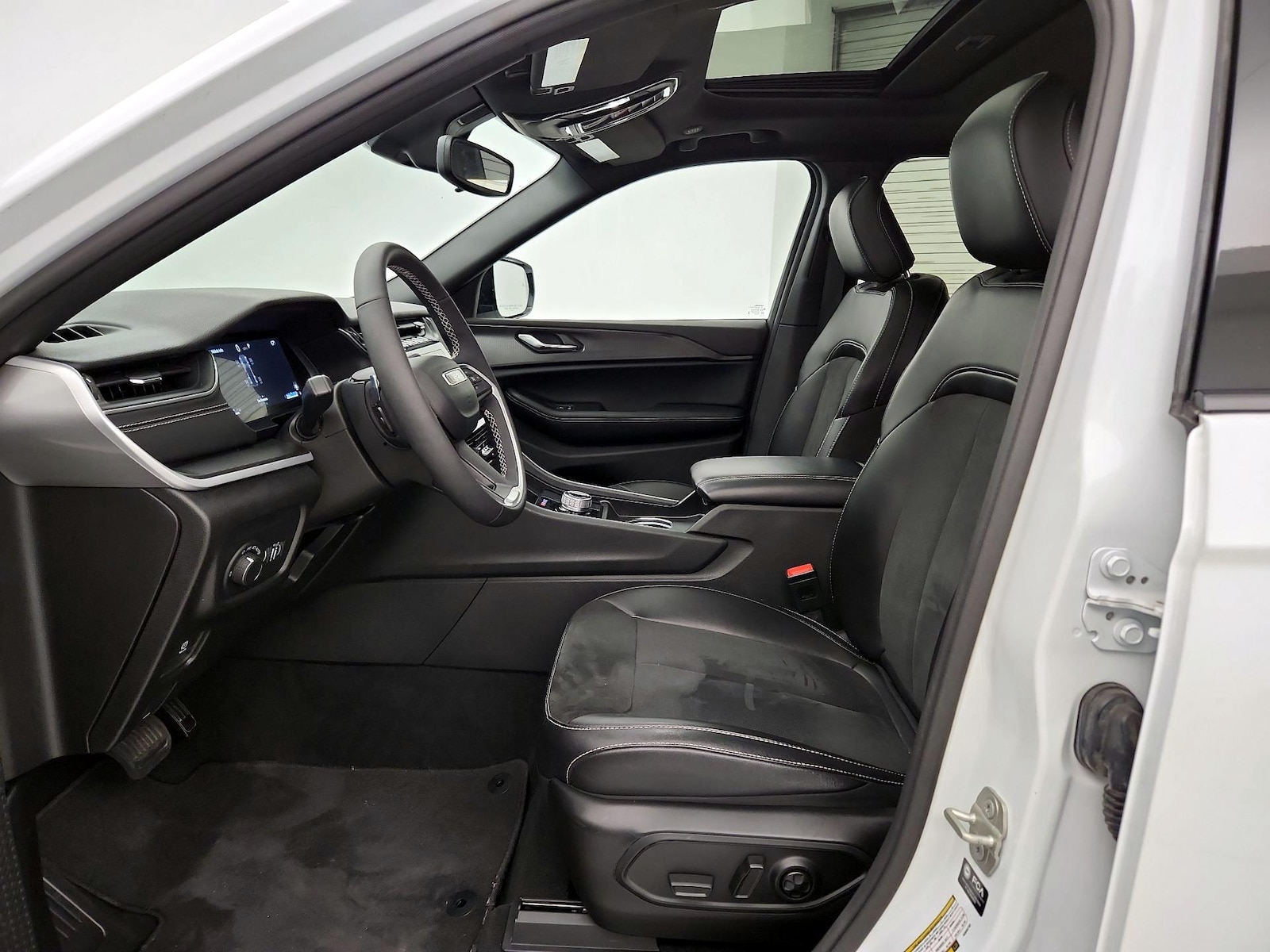 2024 Jeep Grand Cherokee Altitude - Photo 12