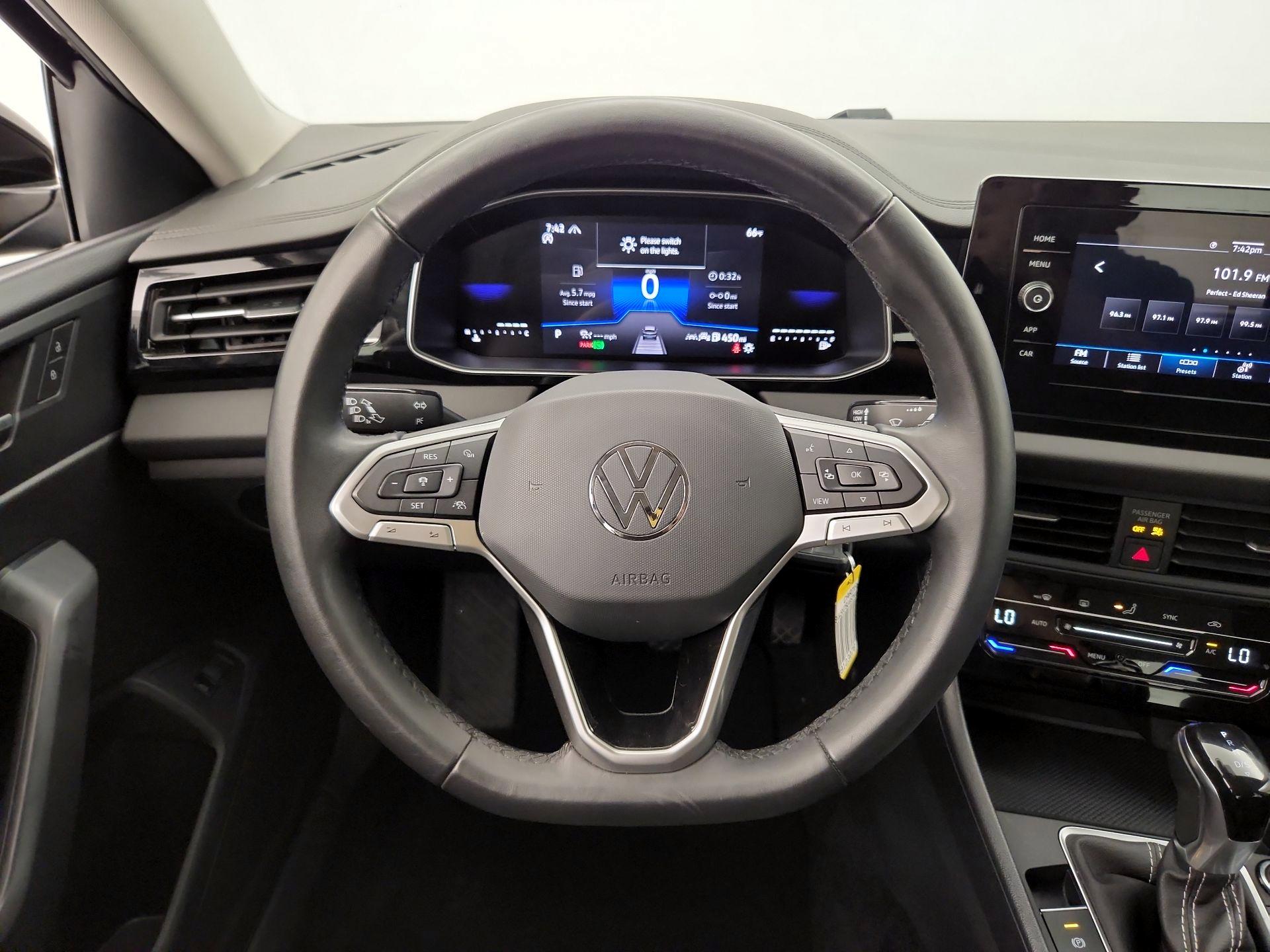 Thumbnail: 2025 Volkswagen Jetta - 10