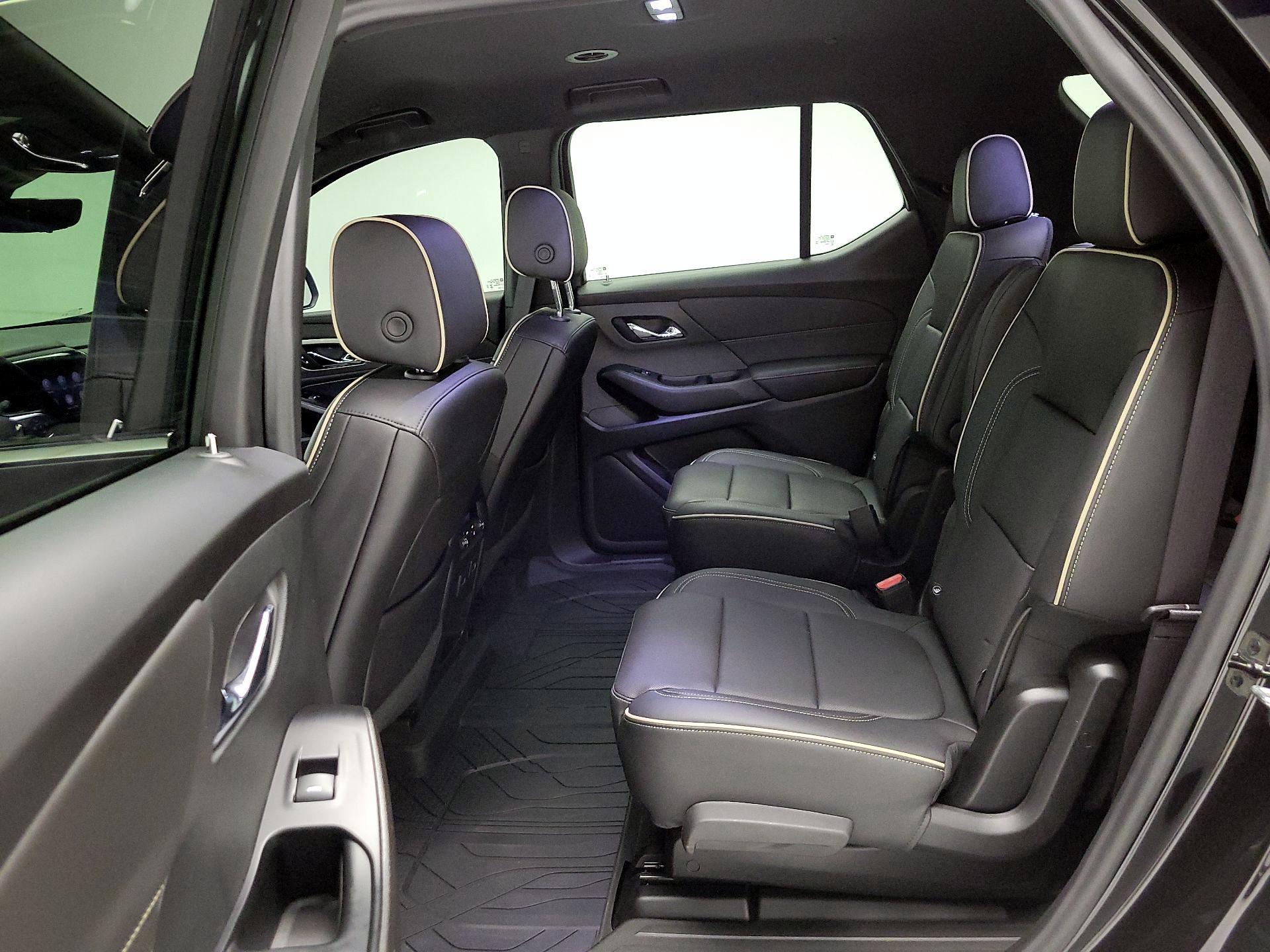 Thumbnail: 2023 Chevrolet Traverse - 18