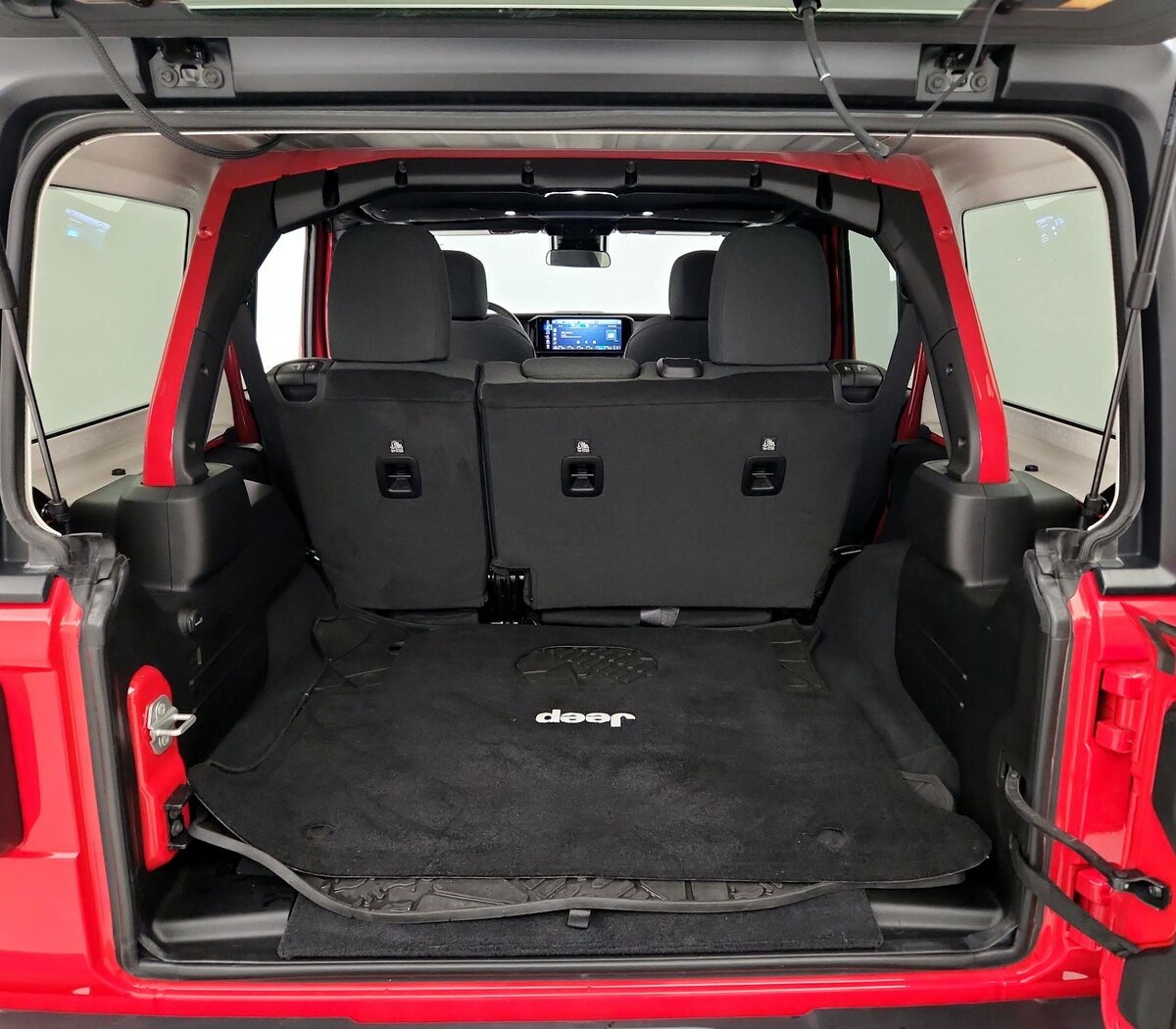Trunk/Cargo (Seats Up)