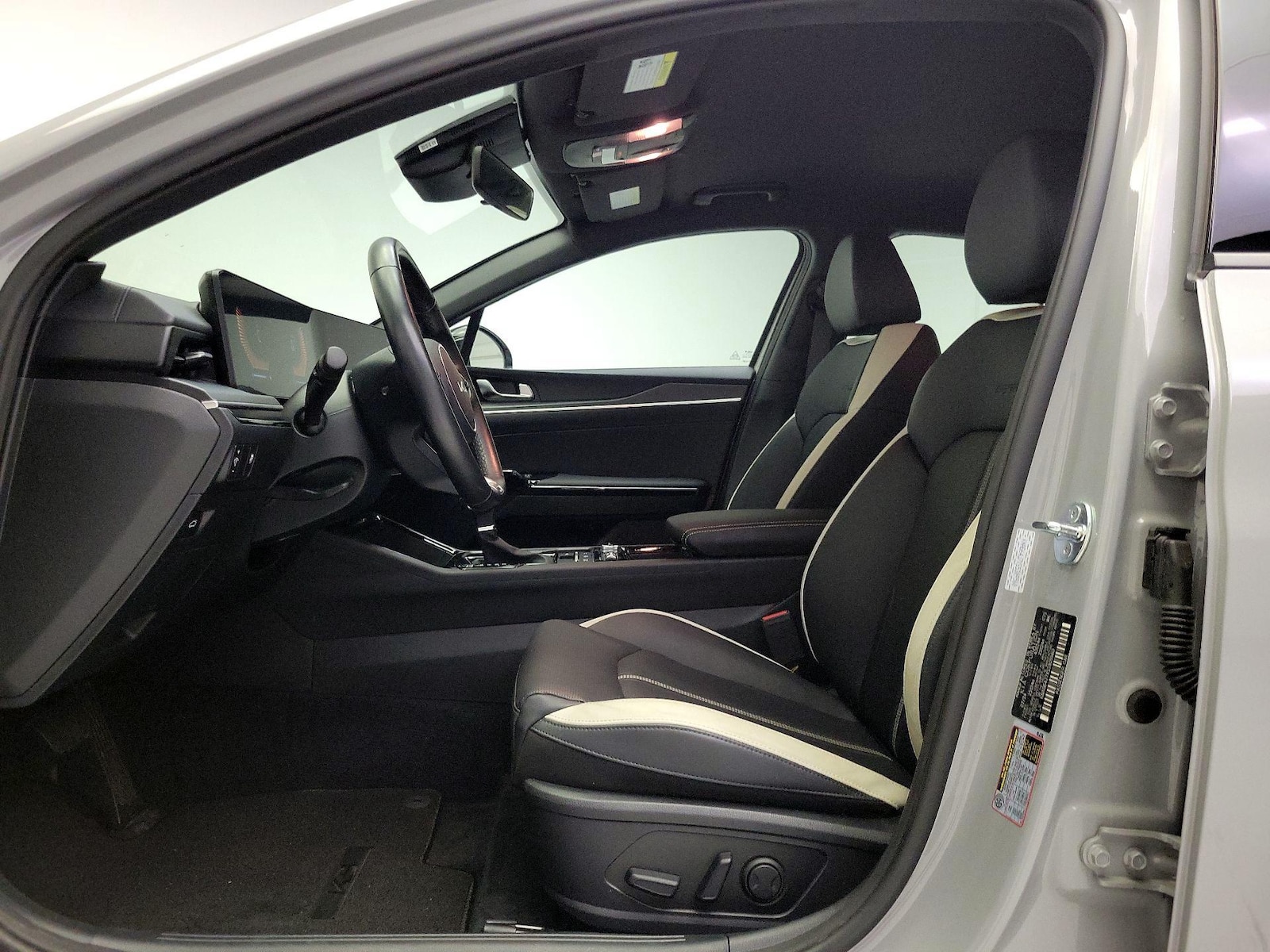 2025 Kia K5 GT-Line - Photo 12