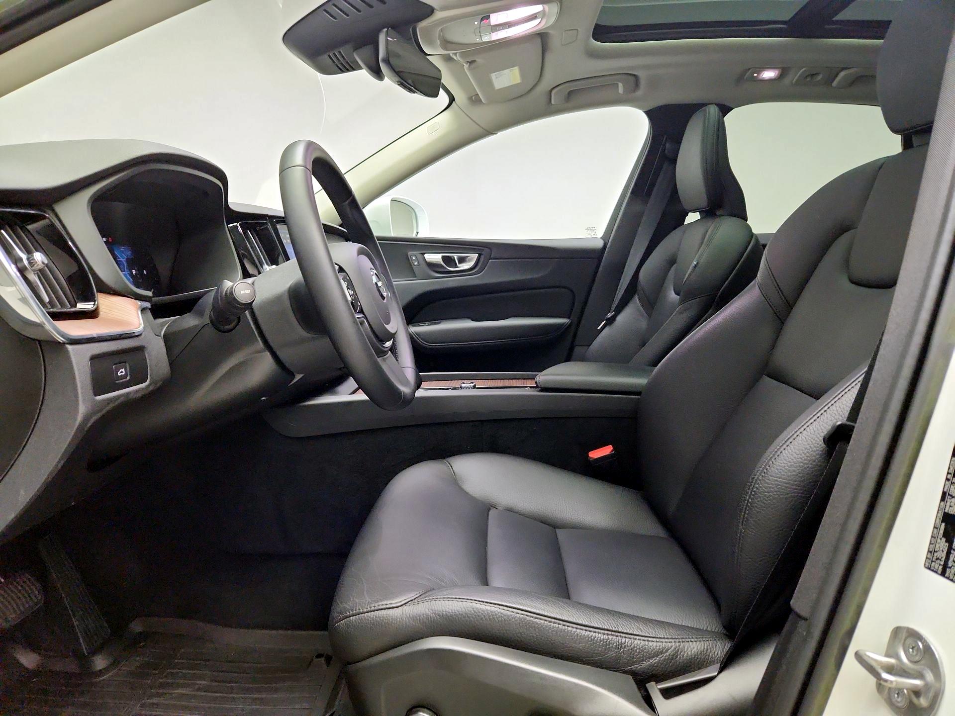Thumbnail: 2023 Volvo XC60 - 9
