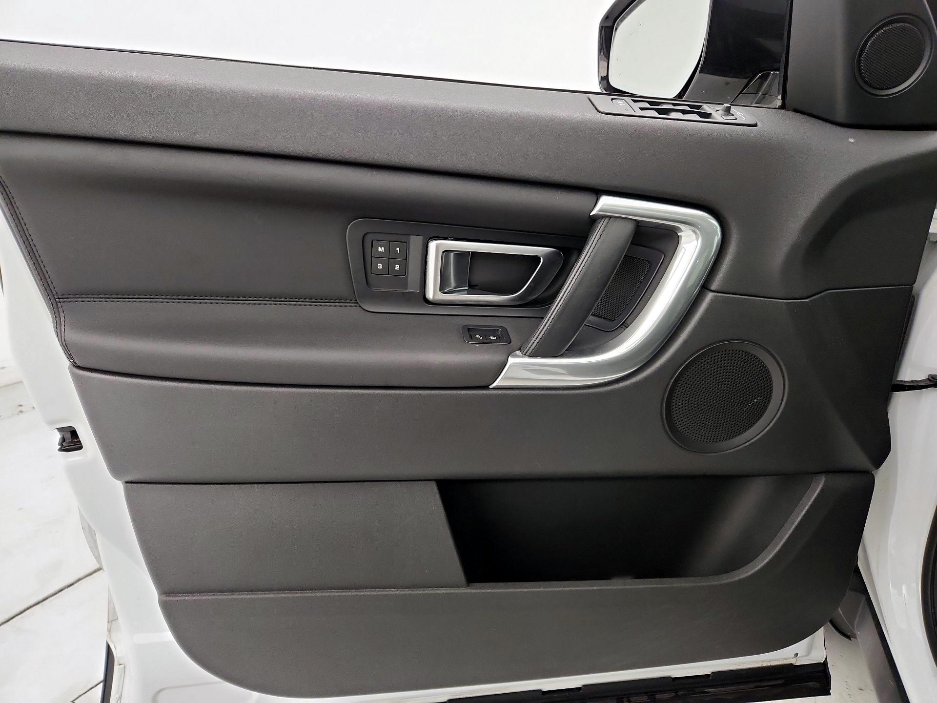 Thumbnail: 2019 Land Rover Discovery Sport - 12