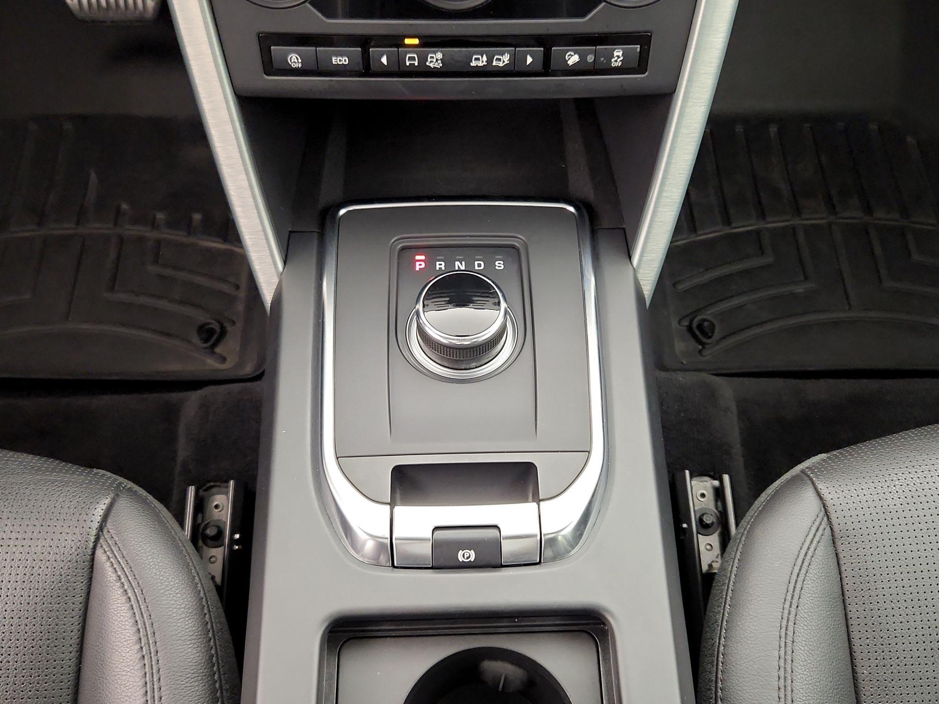 Thumbnail: 2019 Land Rover Discovery Sport - 17