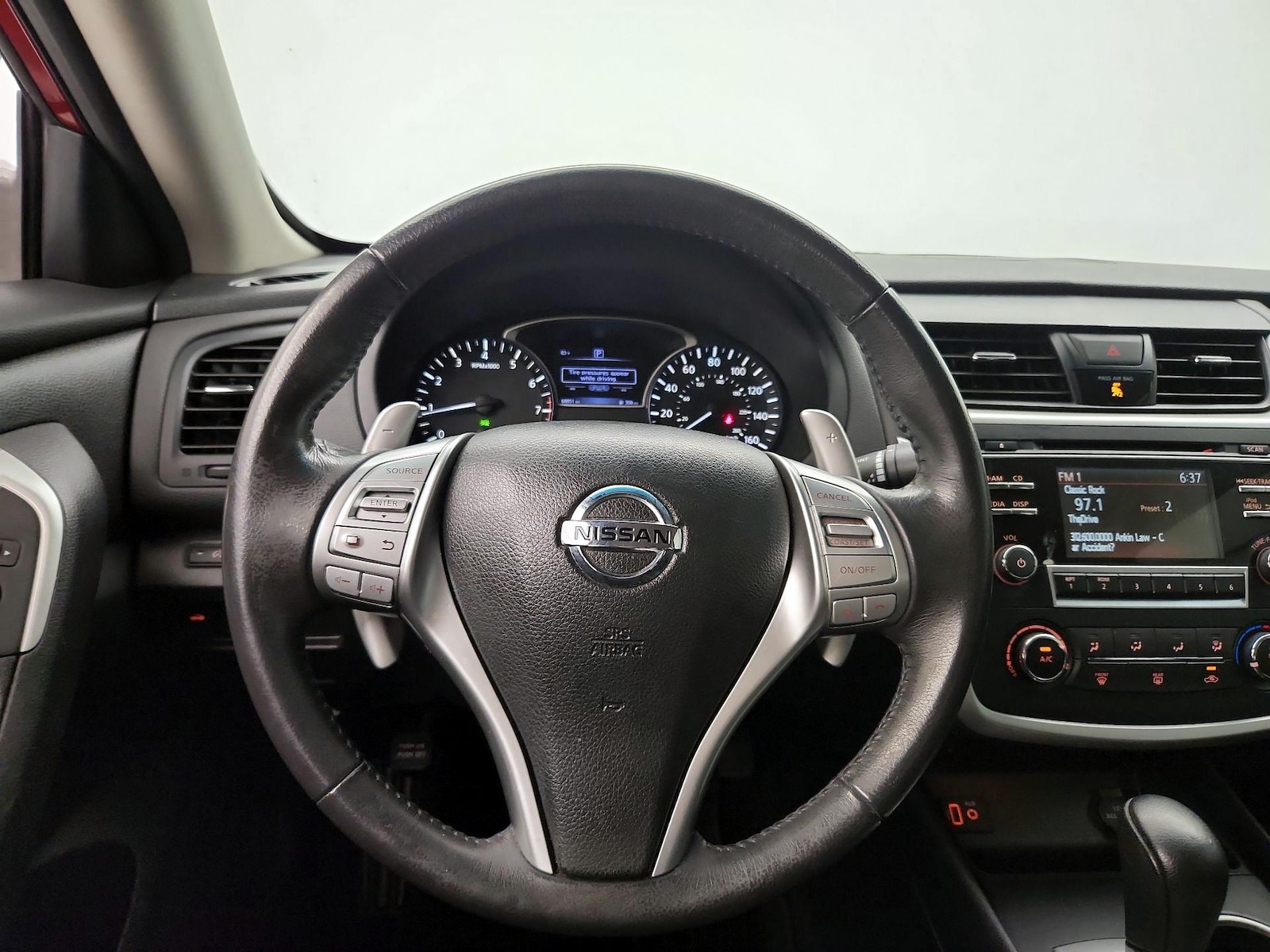 2017 Nissan Altima SR - Photo 11