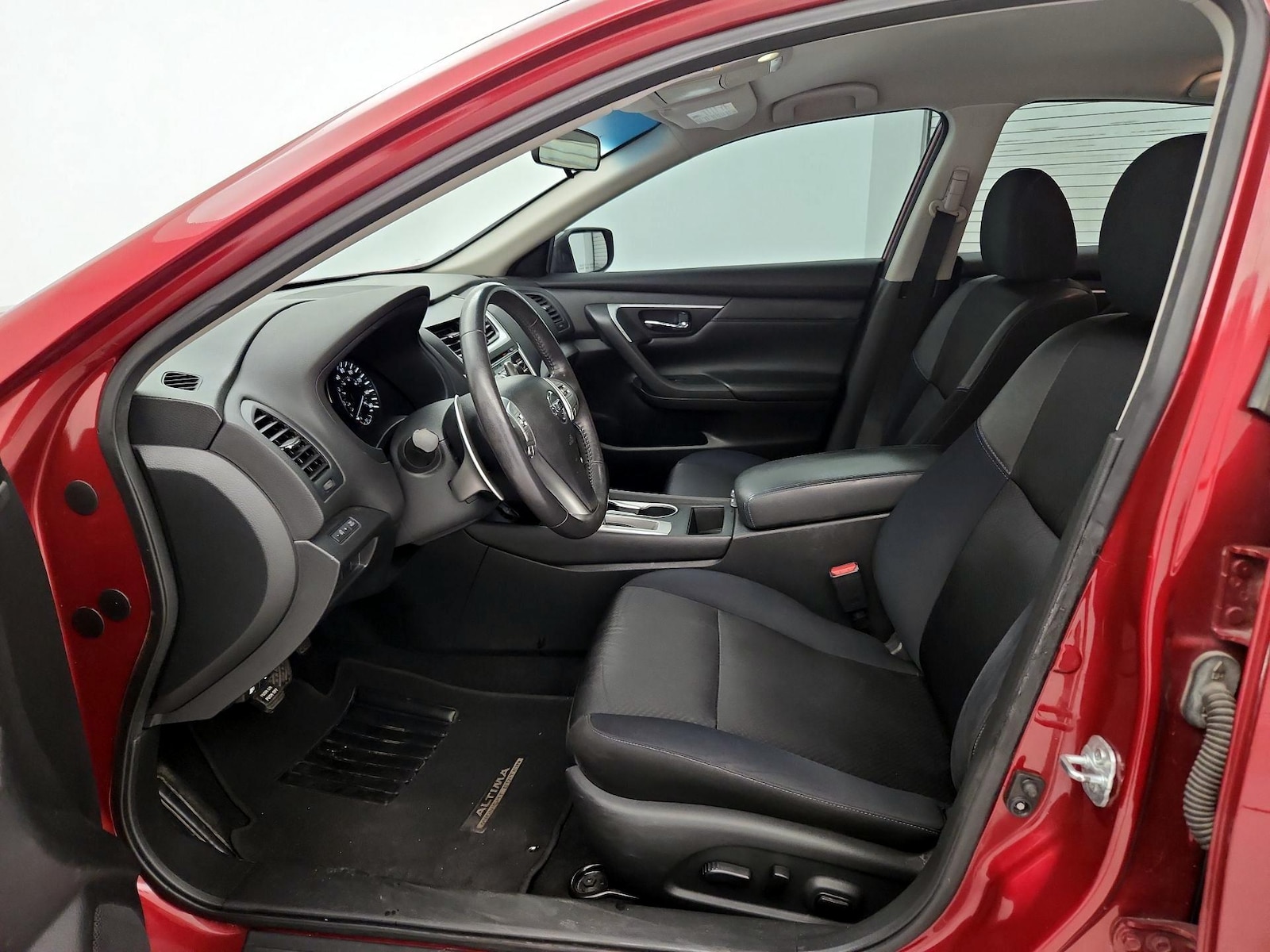 2017 Nissan Altima SR - Photo 12