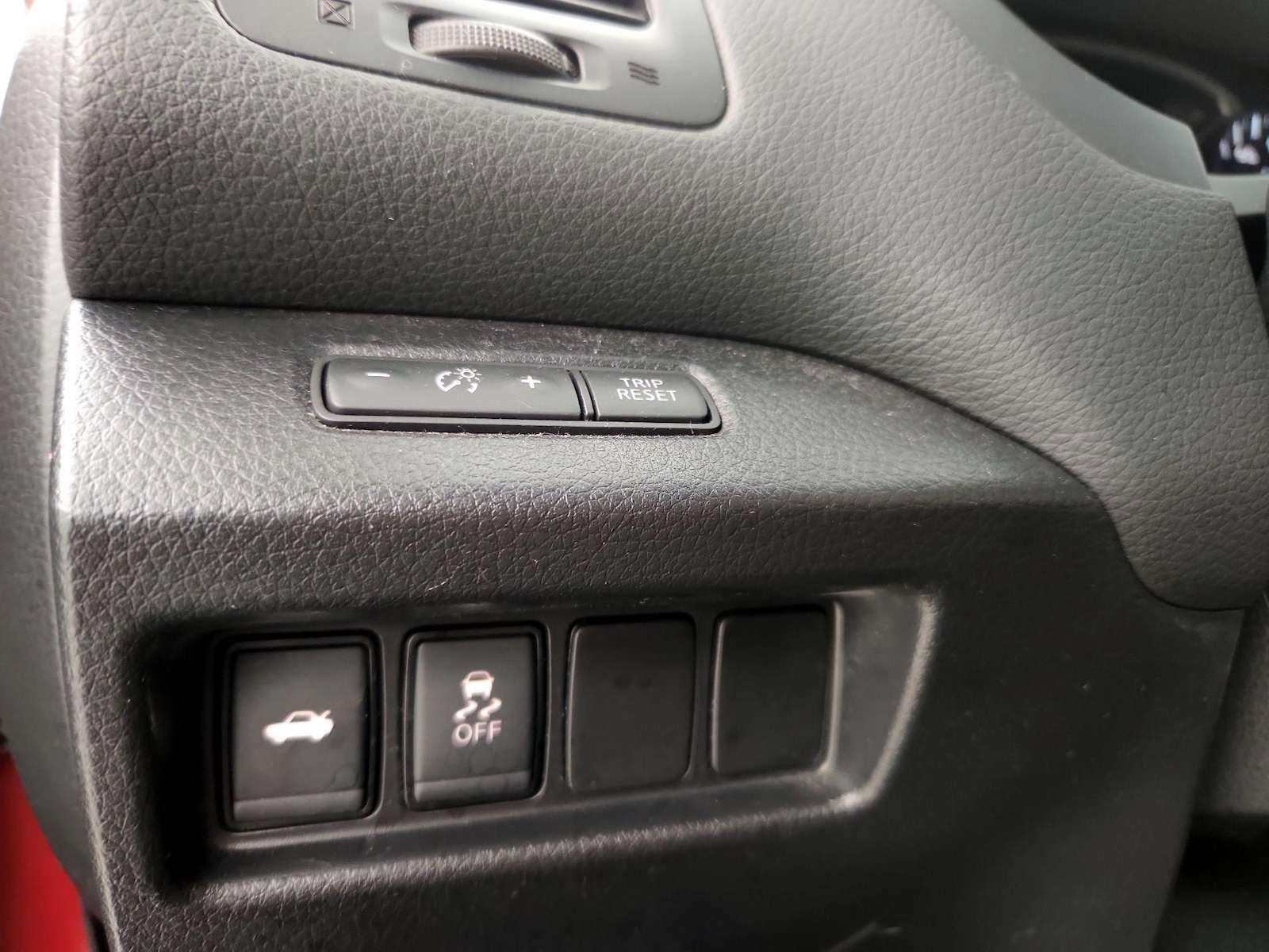 2017 Nissan Altima SR - Photo 14