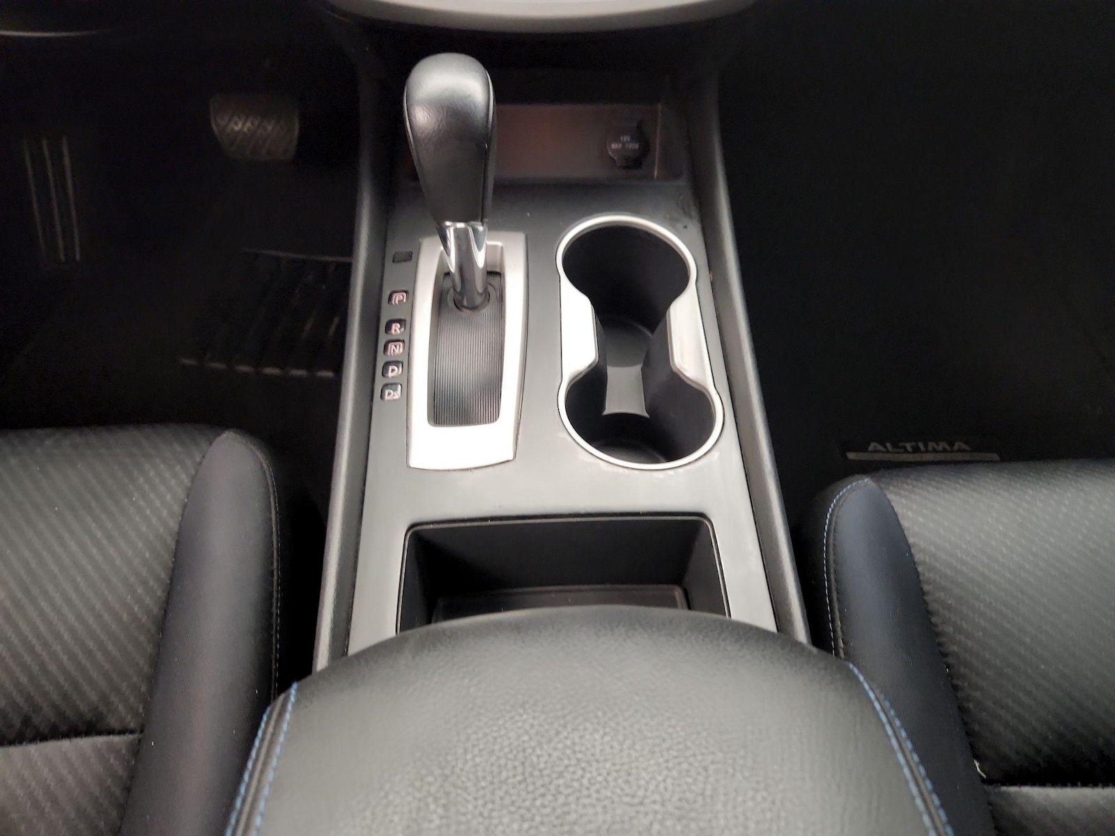 2017 Nissan Altima SR - Photo 18