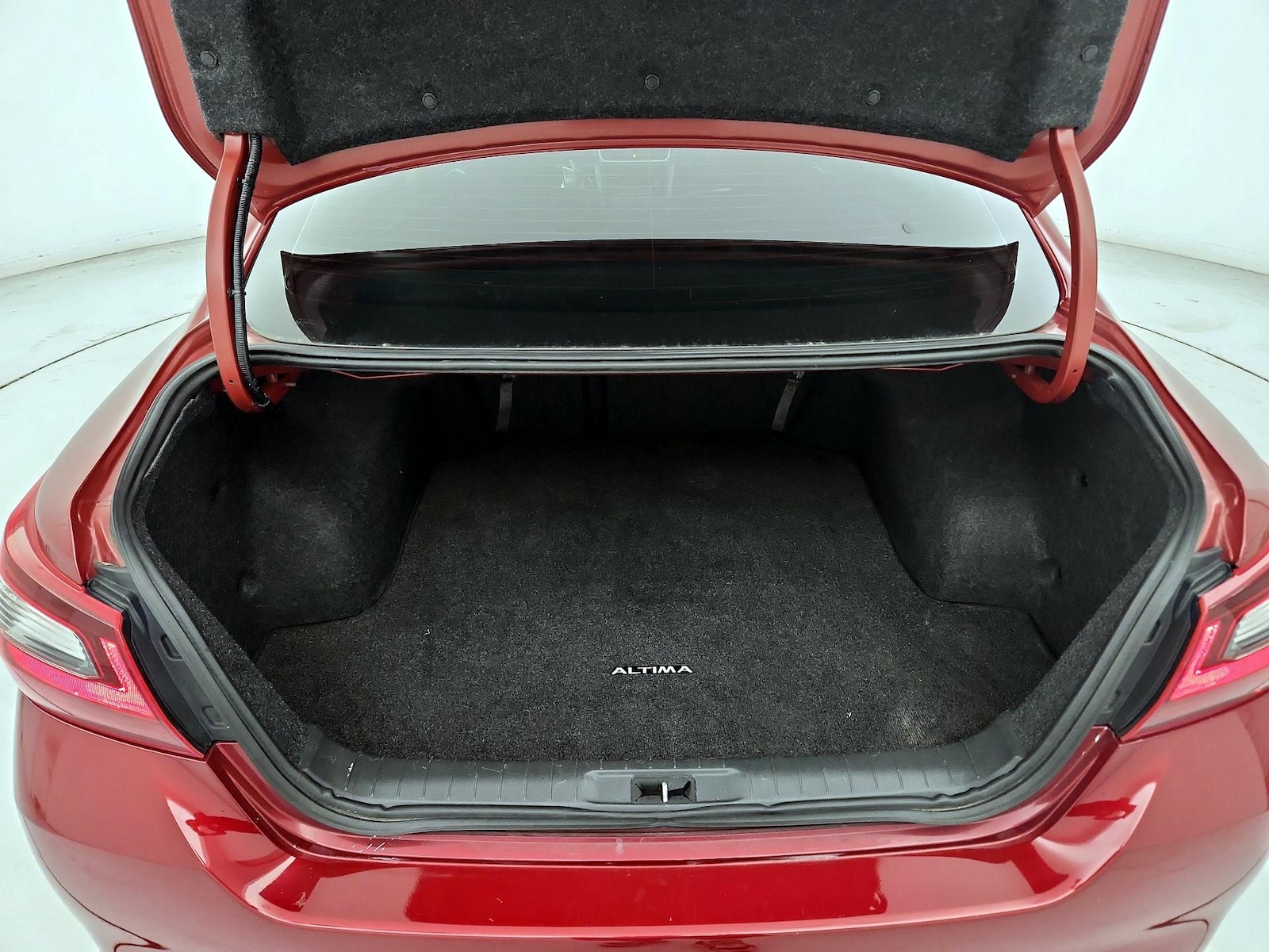 2017 Nissan Altima SR - Photo 21