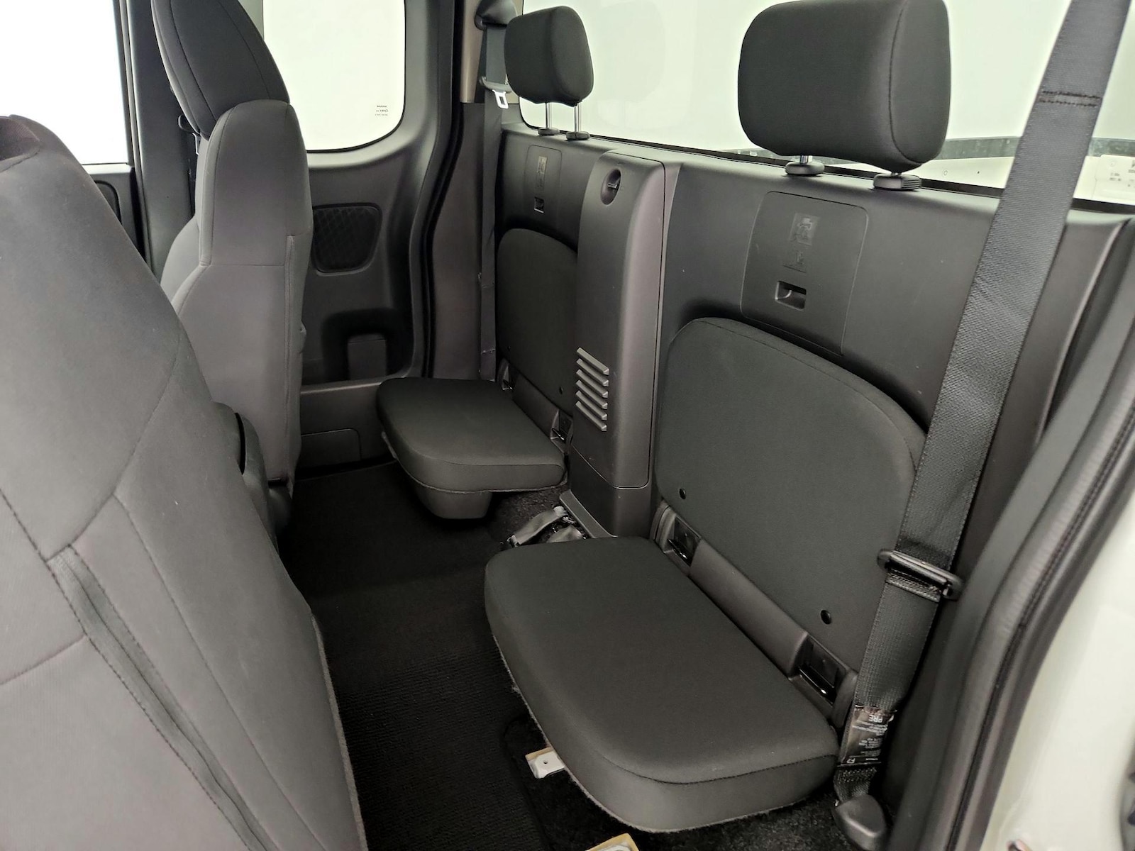 2024 Nissan Frontier S - Photo 18