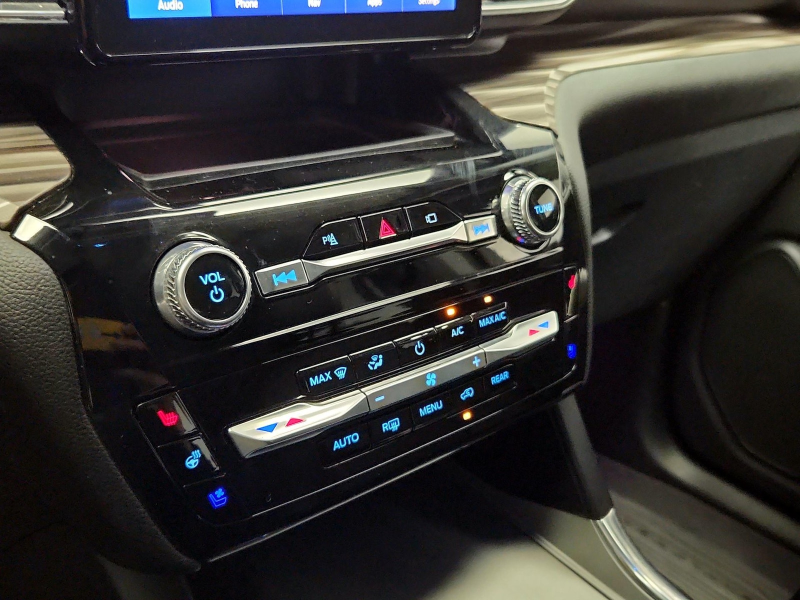 2022 Ford Explorer Limited - Photo 18