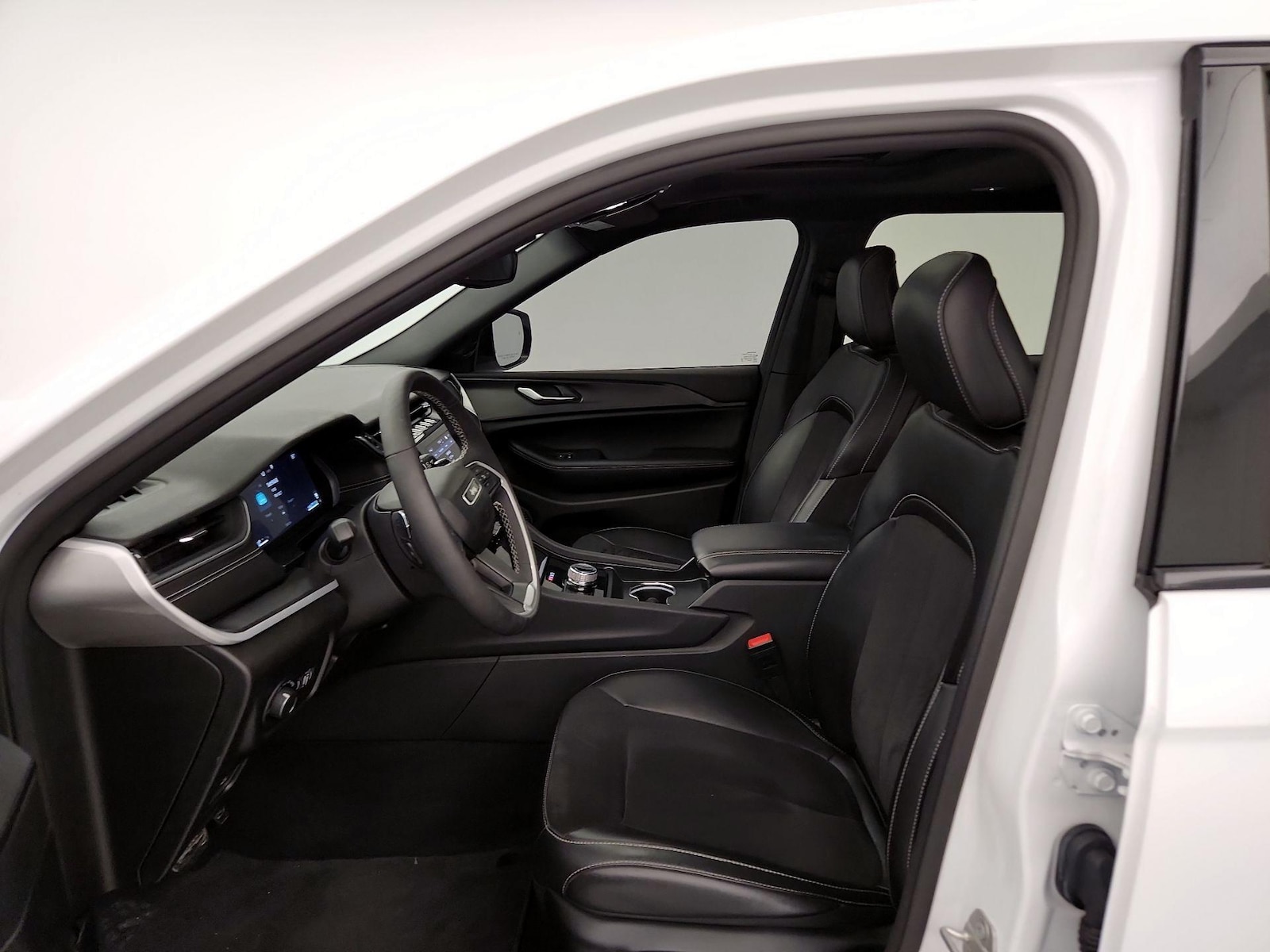 2024 Jeep Grand Cherokee L Altitude - Photo 10