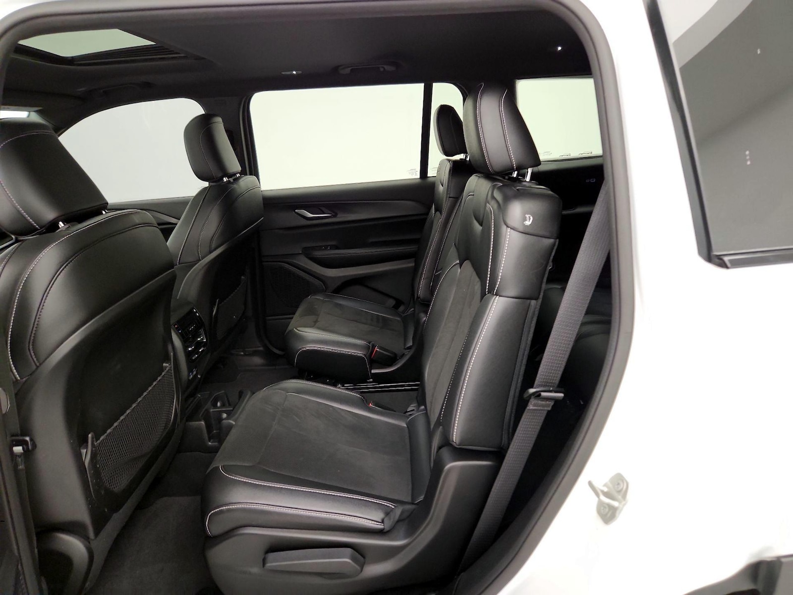 2024 Jeep Grand Cherokee L Altitude - Photo 19