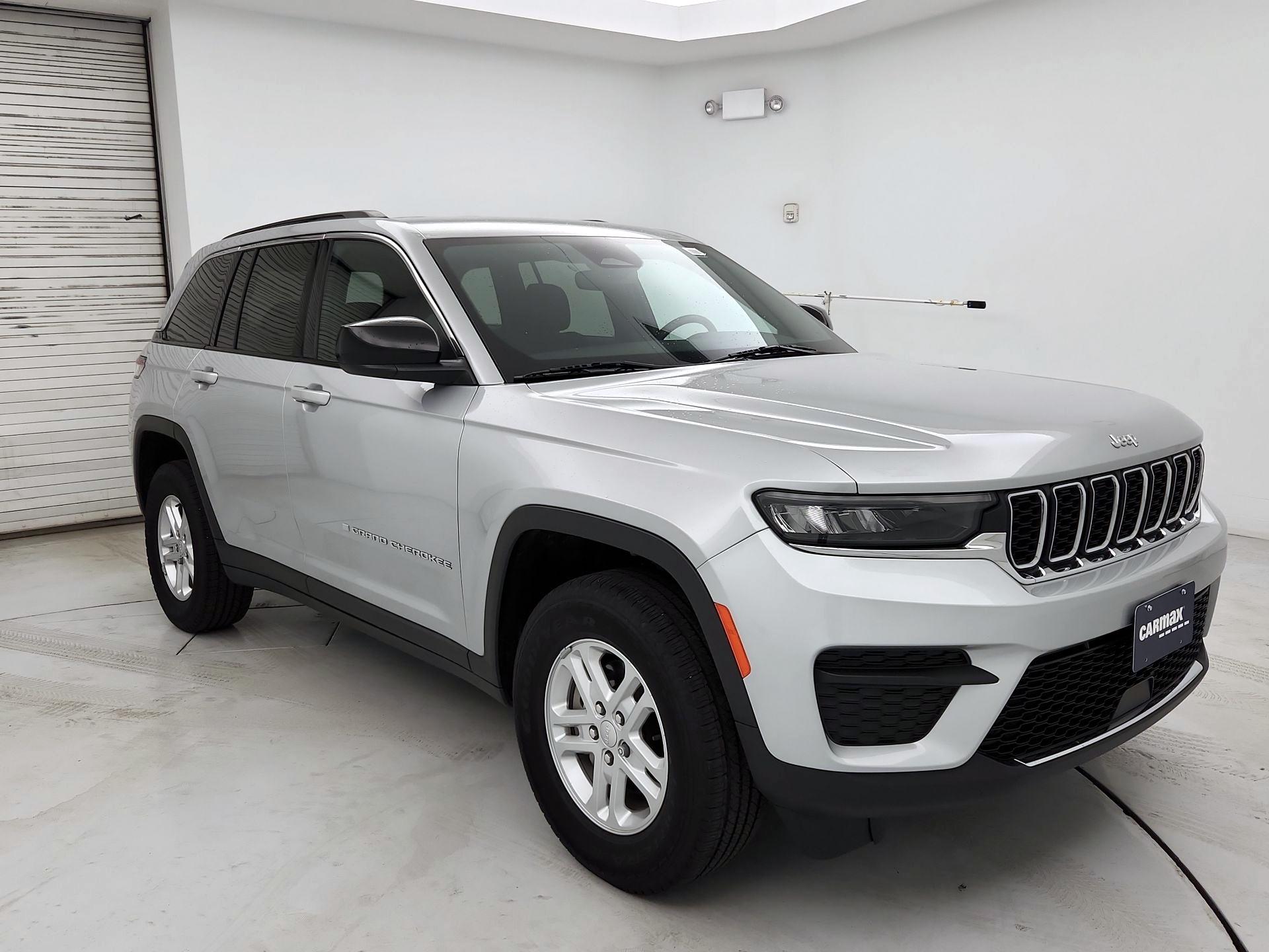 Silver 2024 Jeep Grand Cherokee SUV / Crossover Four-Wheel Drive Automatic