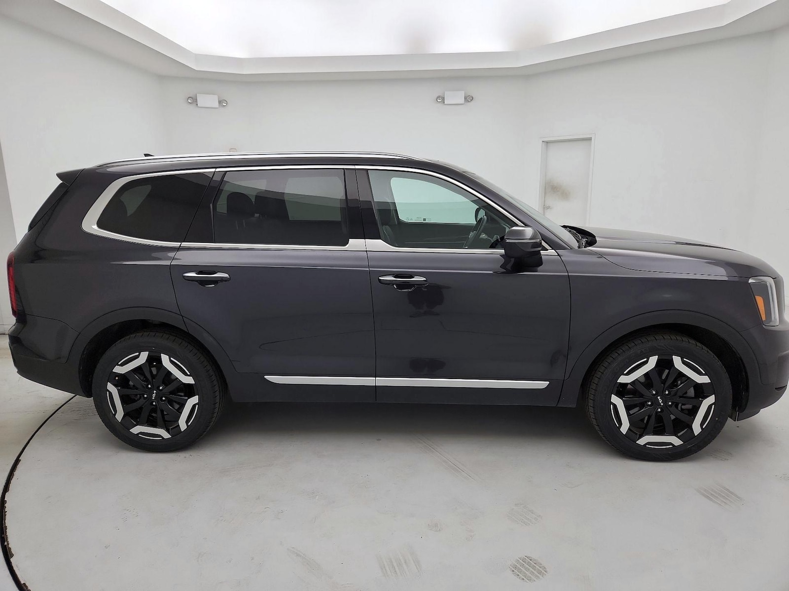 2025 Kia Telluride S - Photo 4