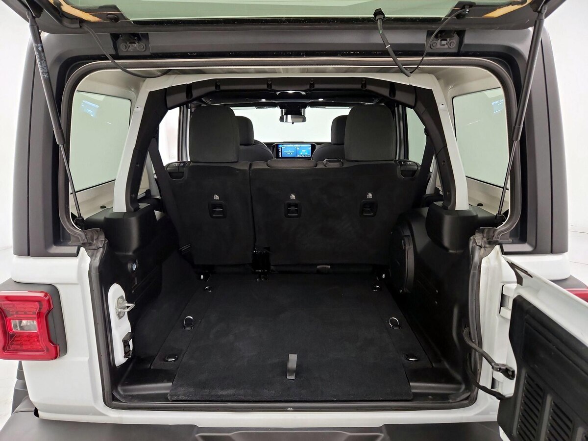 Trunk/Cargo (Seats Up)