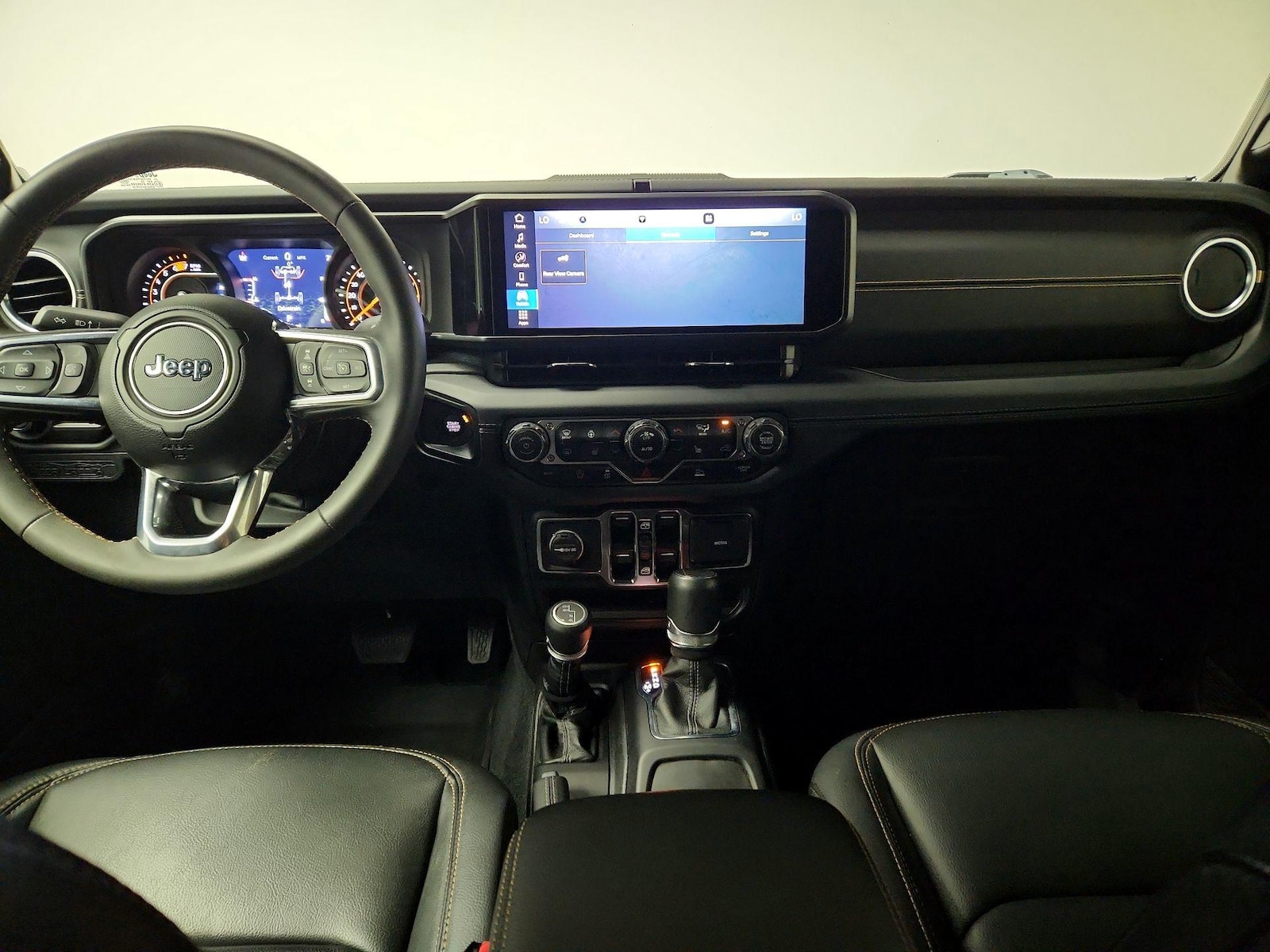 2024 Jeep Wrangler 4-Door Sahara - Photo 8