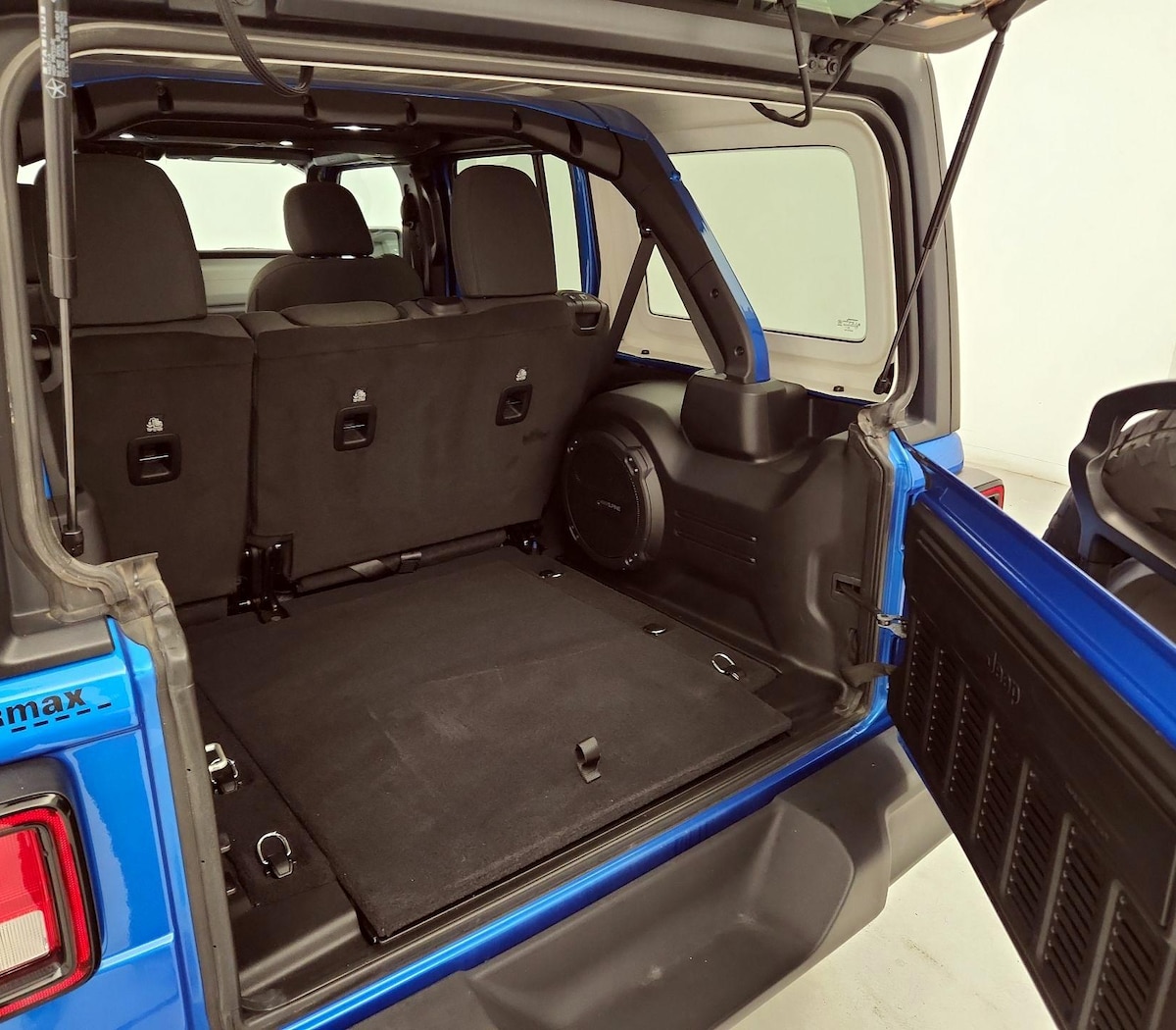 Trunk/Cargo (Seats Up)