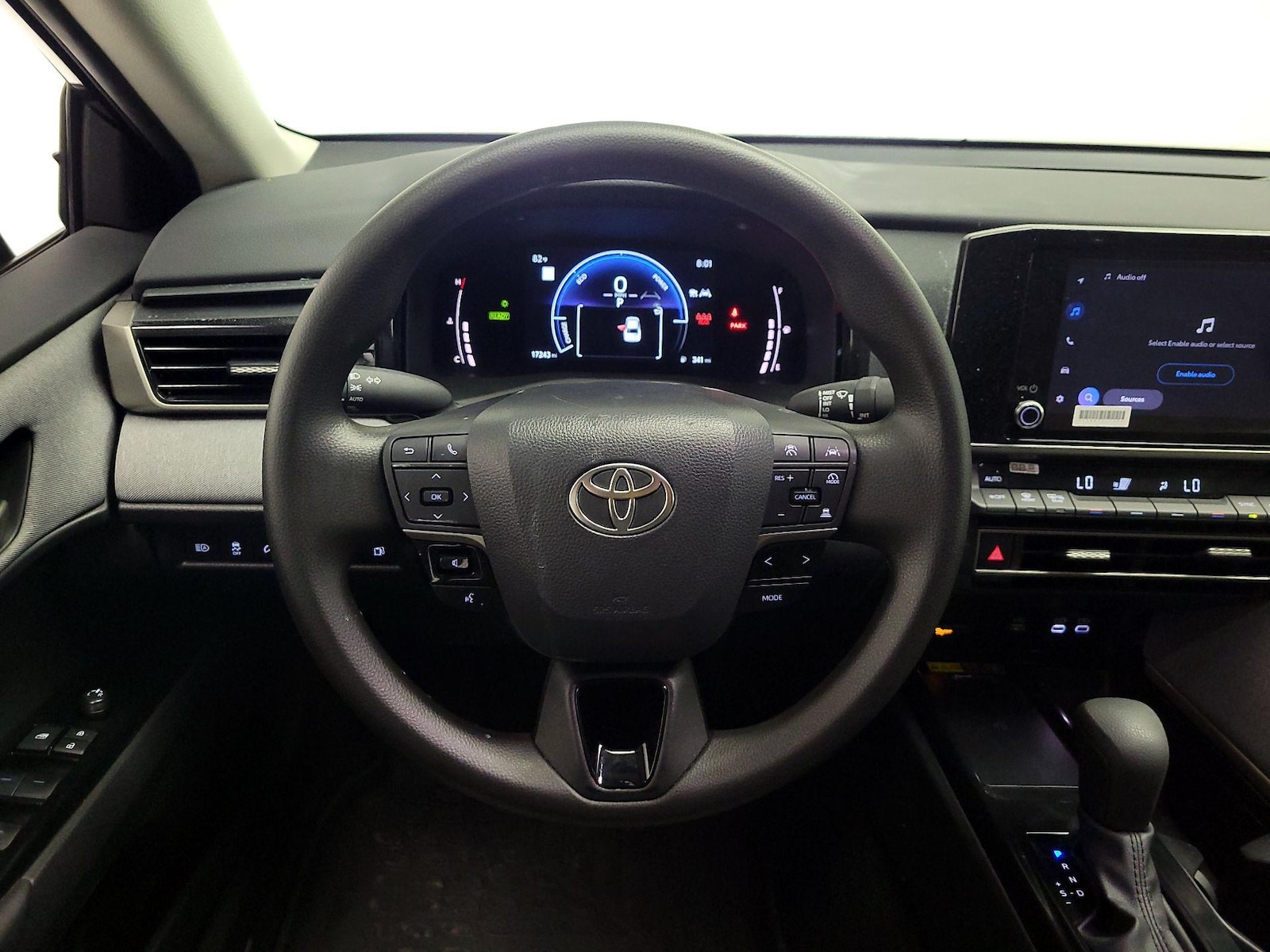 2025 Toyota Camry LE - Photo 11