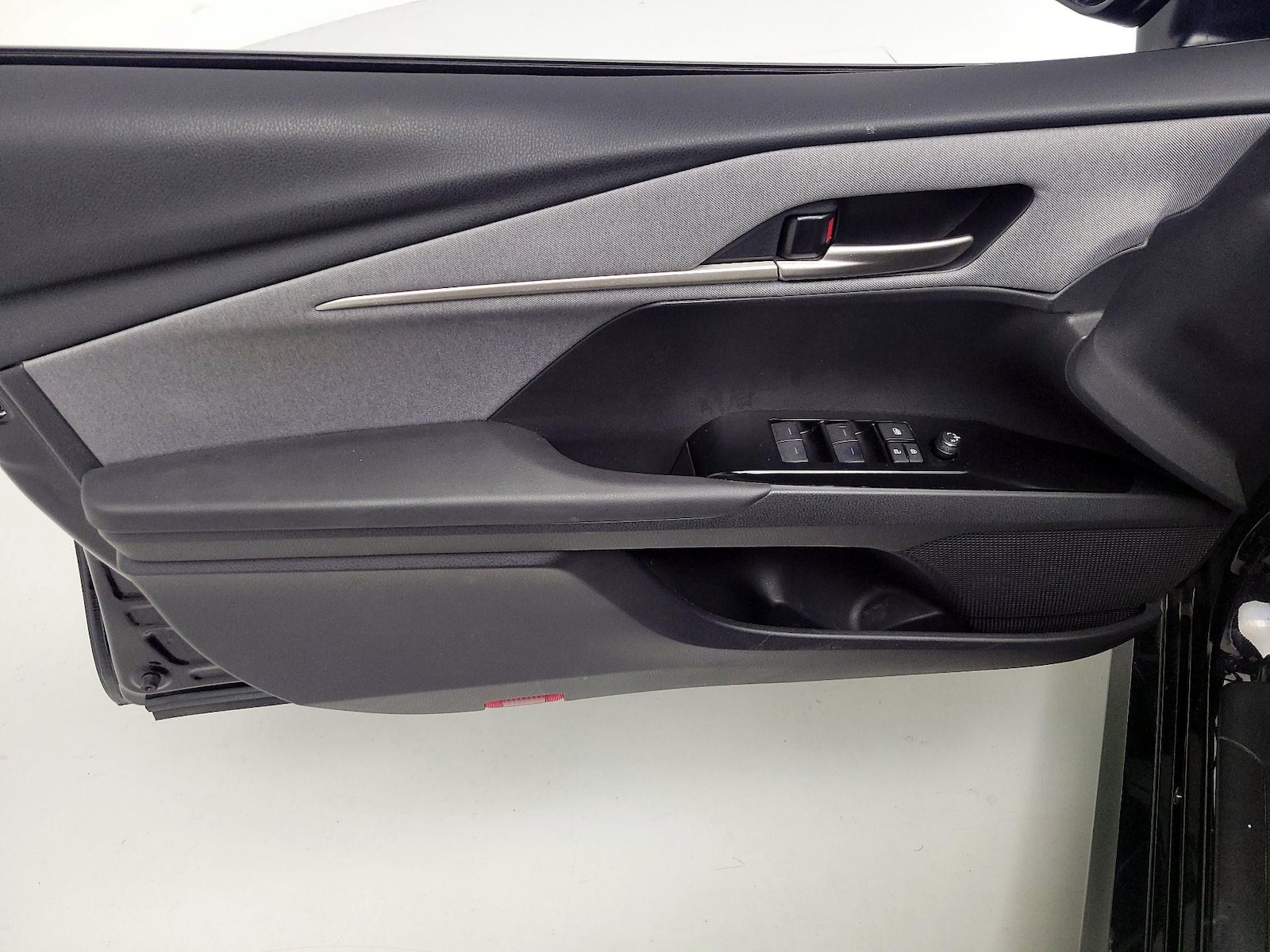 2025 Toyota Camry LE - Photo 13