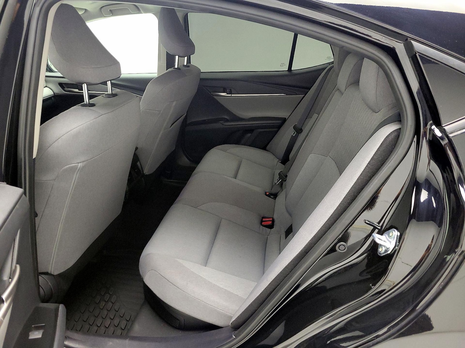 2025 Toyota Camry LE - Photo 18