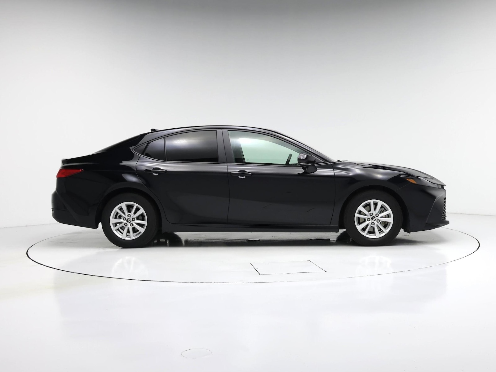 2025 Toyota Camry LE - Photo 8