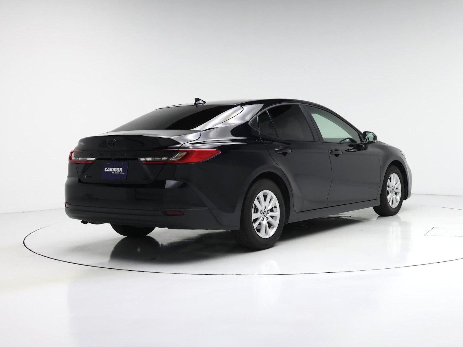 2025 Toyota Camry LE - Photo 9