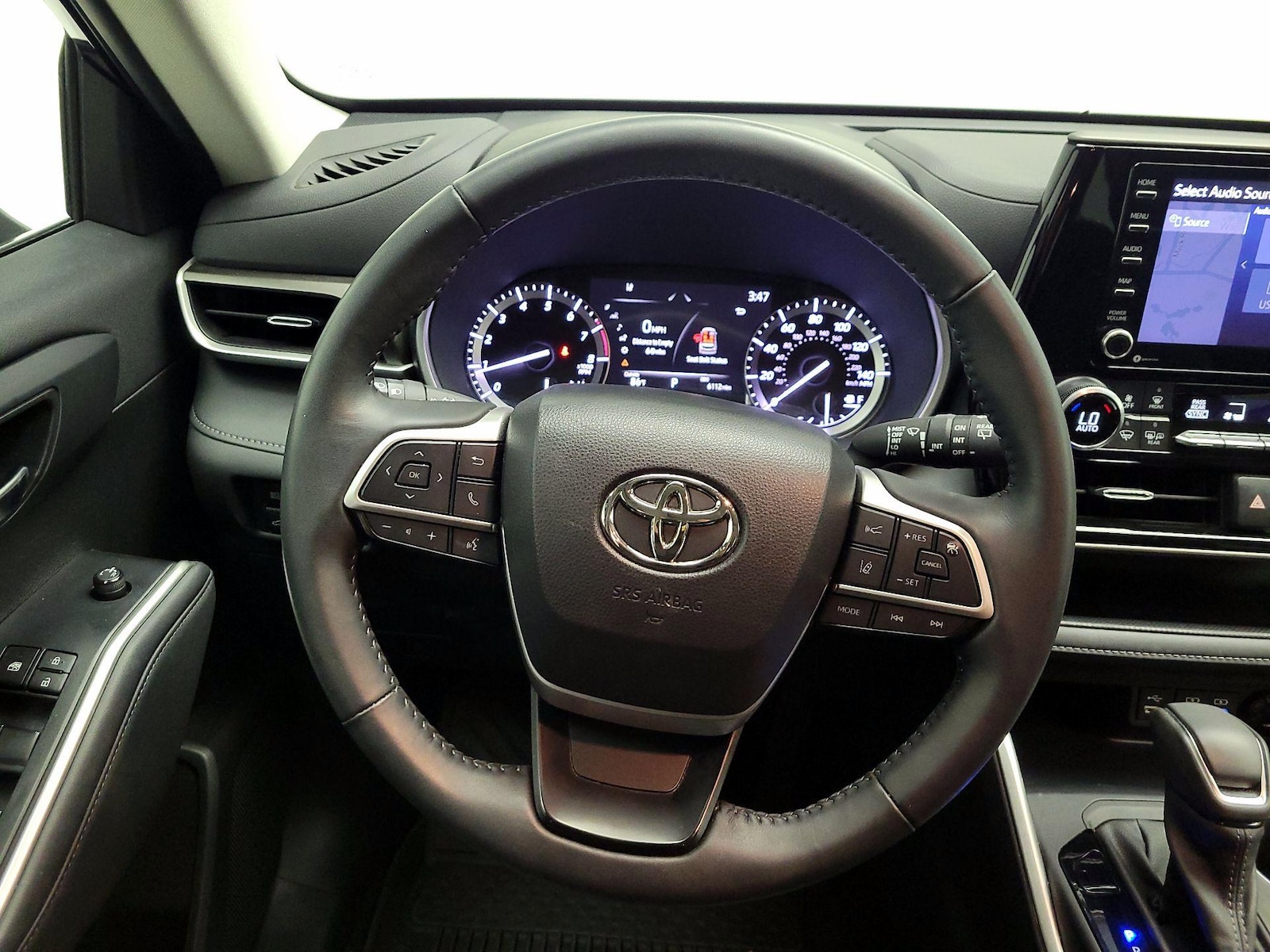 2022 Toyota Highlander XLE - Photo 11
