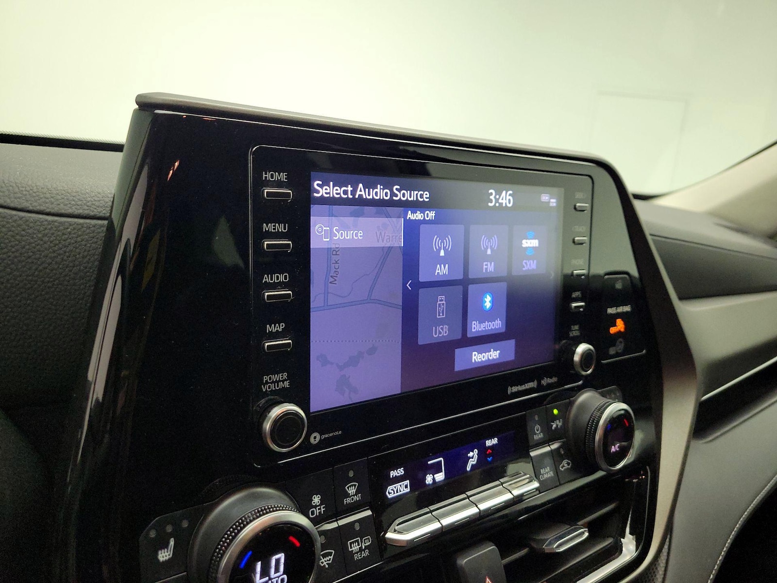 2022 Toyota Highlander XLE - Photo 16