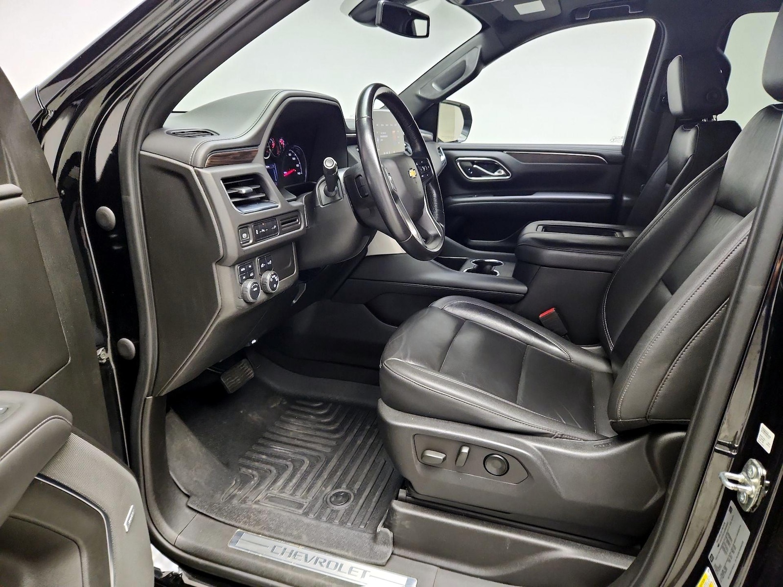 2021 Chevrolet Suburban LT - Photo 10