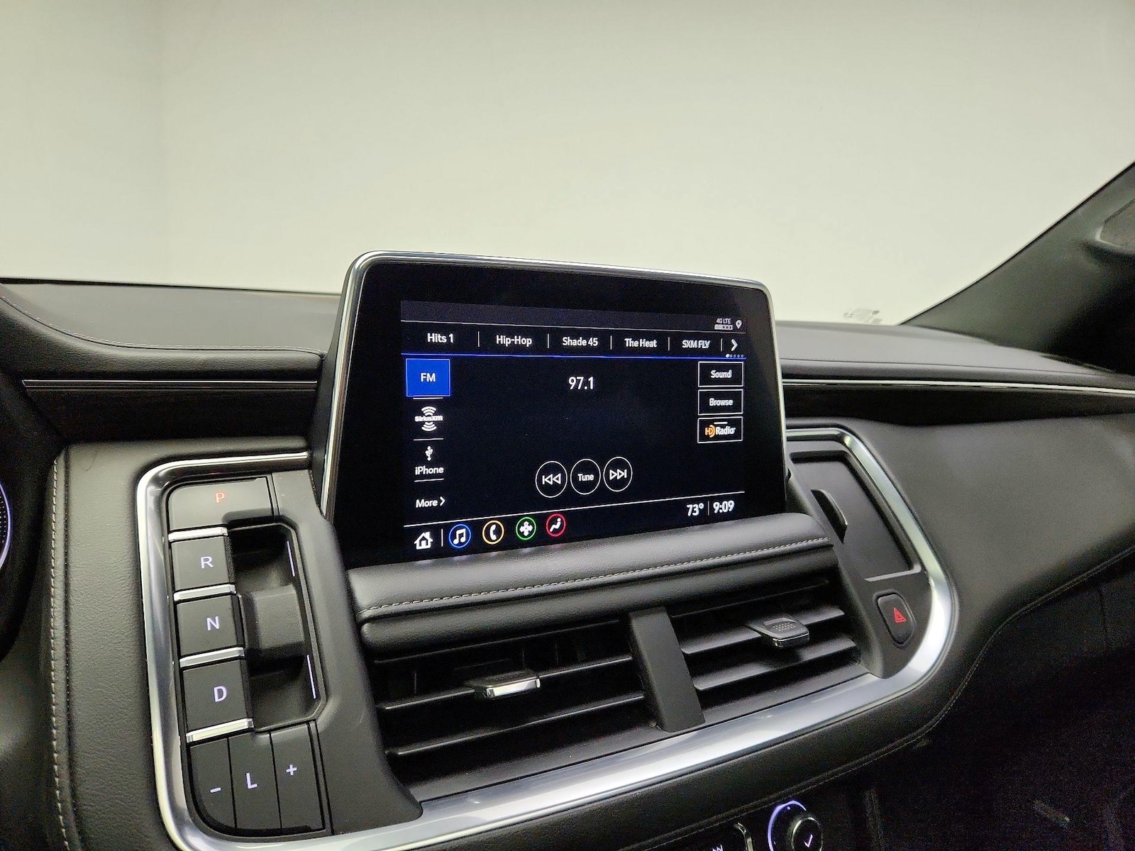 2021 Chevrolet Suburban LT - Photo 14