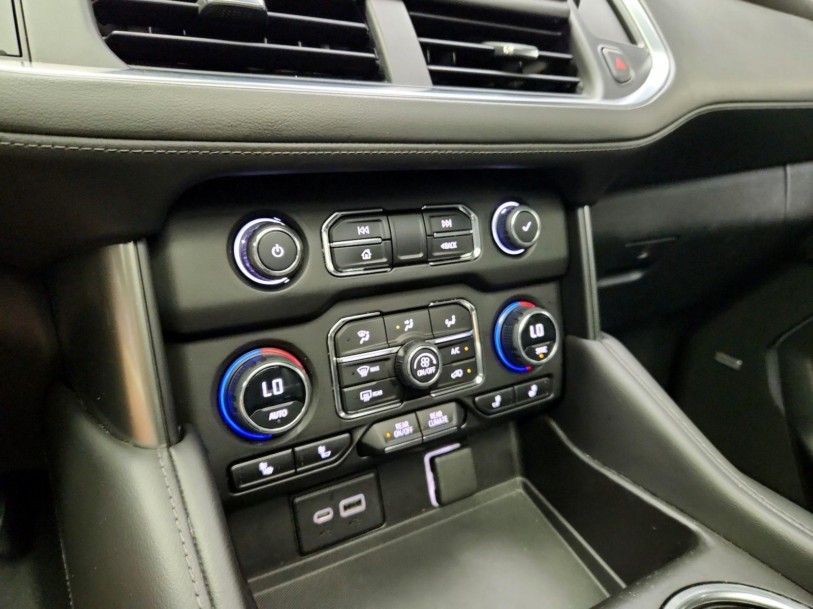 2021 Chevrolet Suburban LT - Photo 15