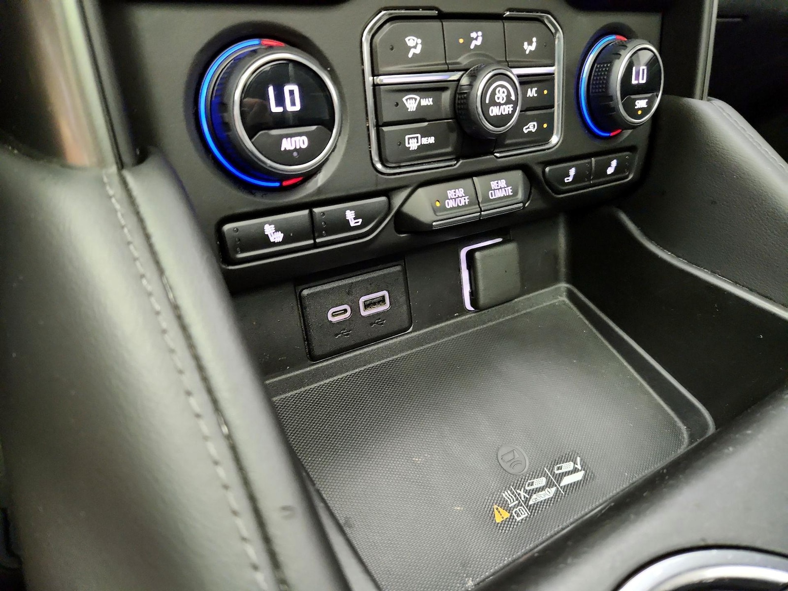 2021 Chevrolet Suburban LT - Photo 17