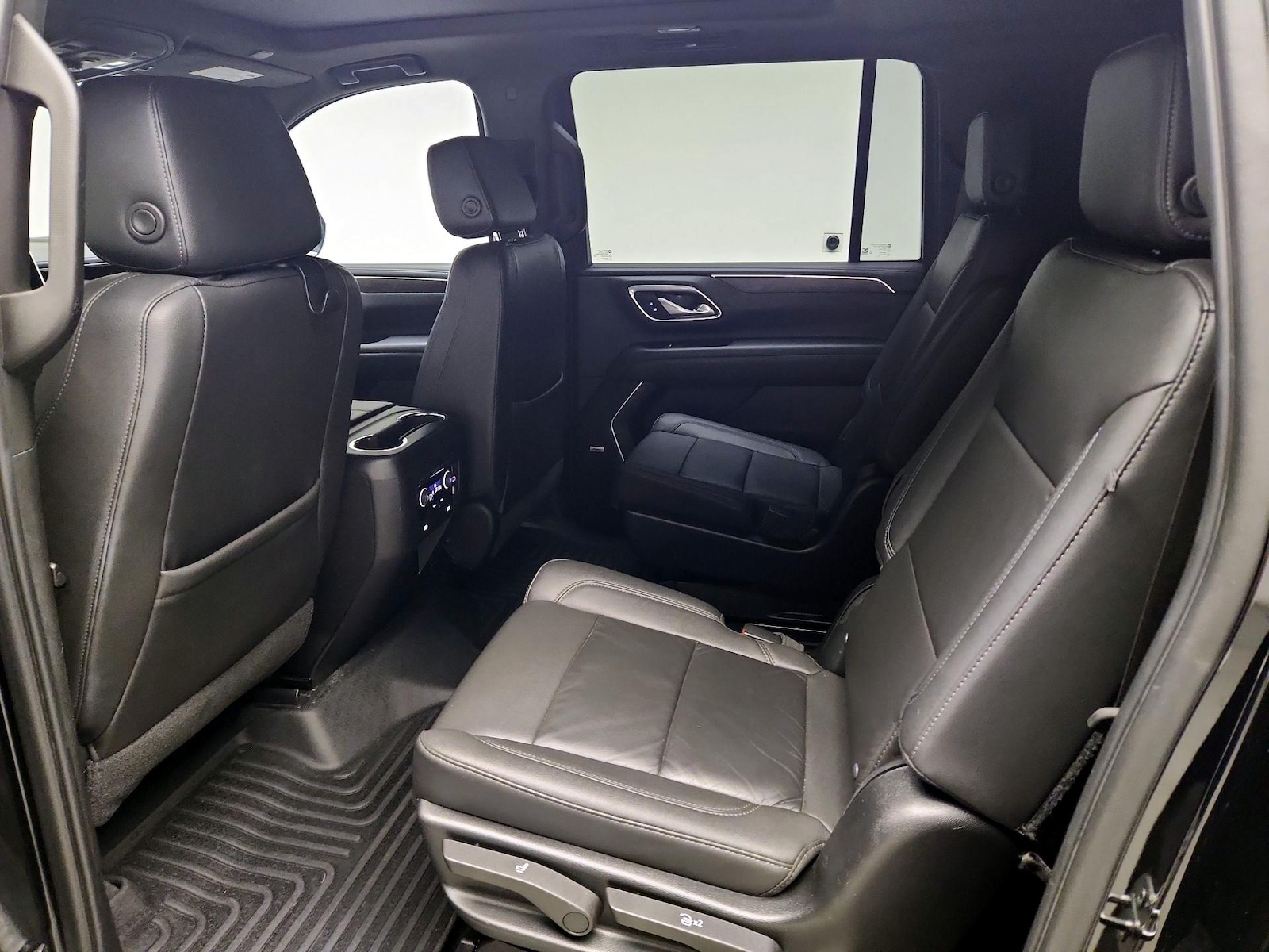 2021 Chevrolet Suburban LT - Photo 19