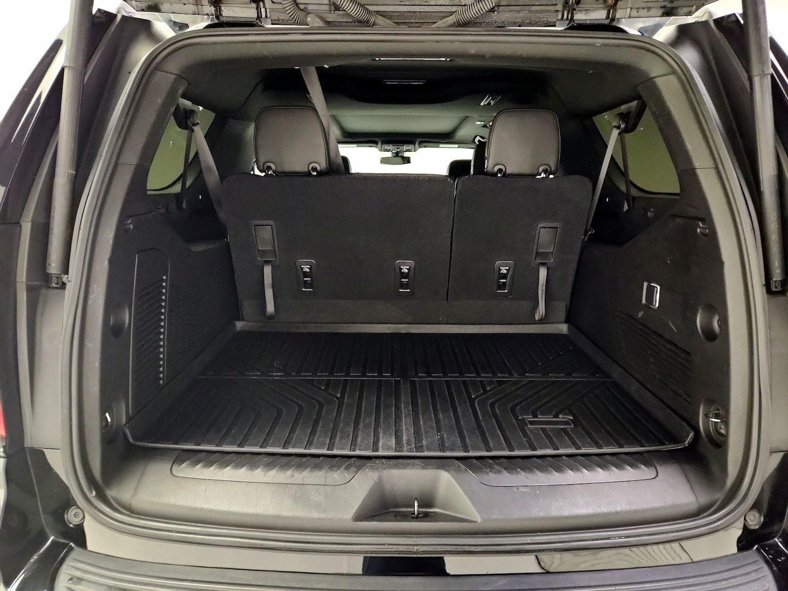 2021 Chevrolet Suburban LT - Photo 21