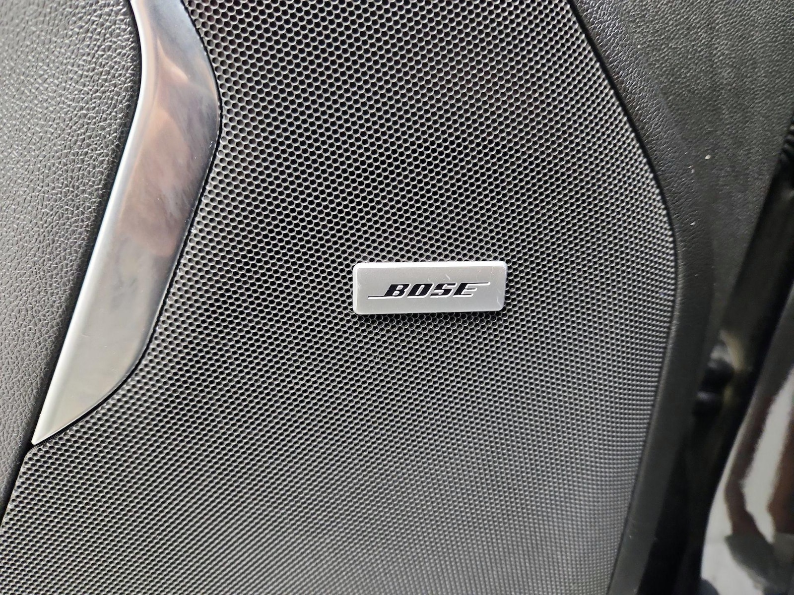 2021 Chevrolet Suburban LT - Photo 25