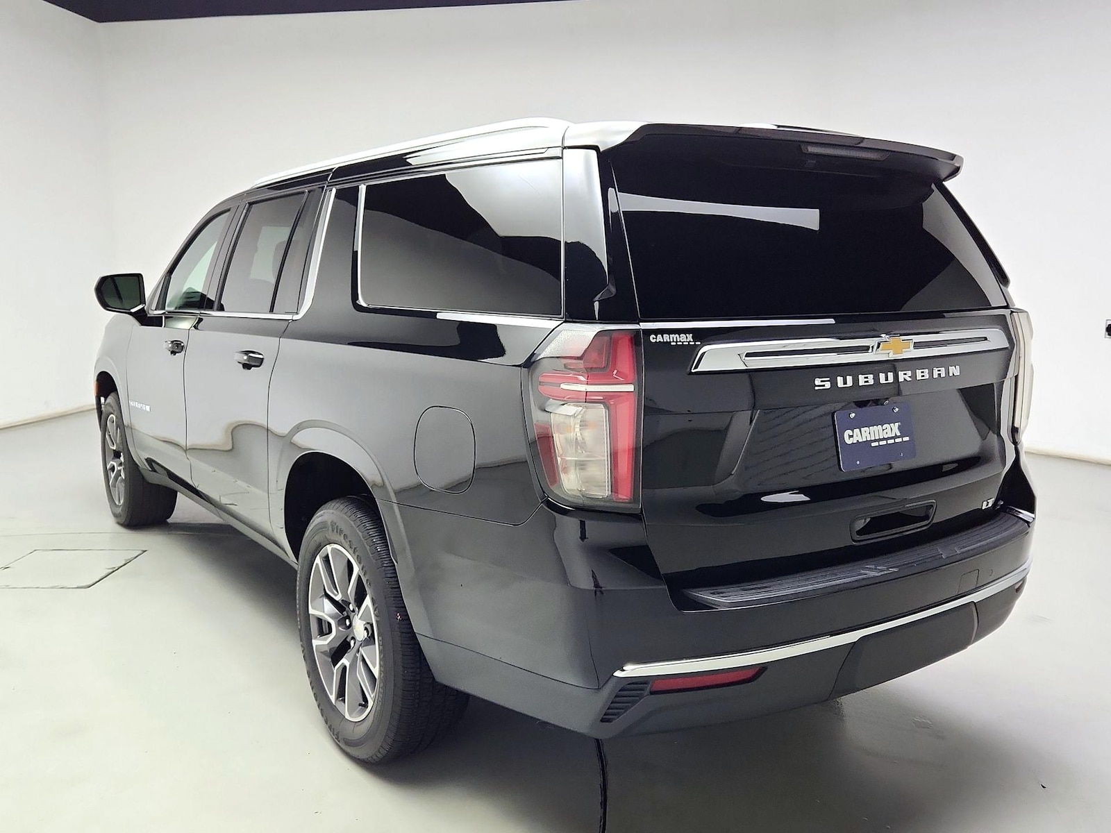 2021 Chevrolet Suburban LT - Photo 7