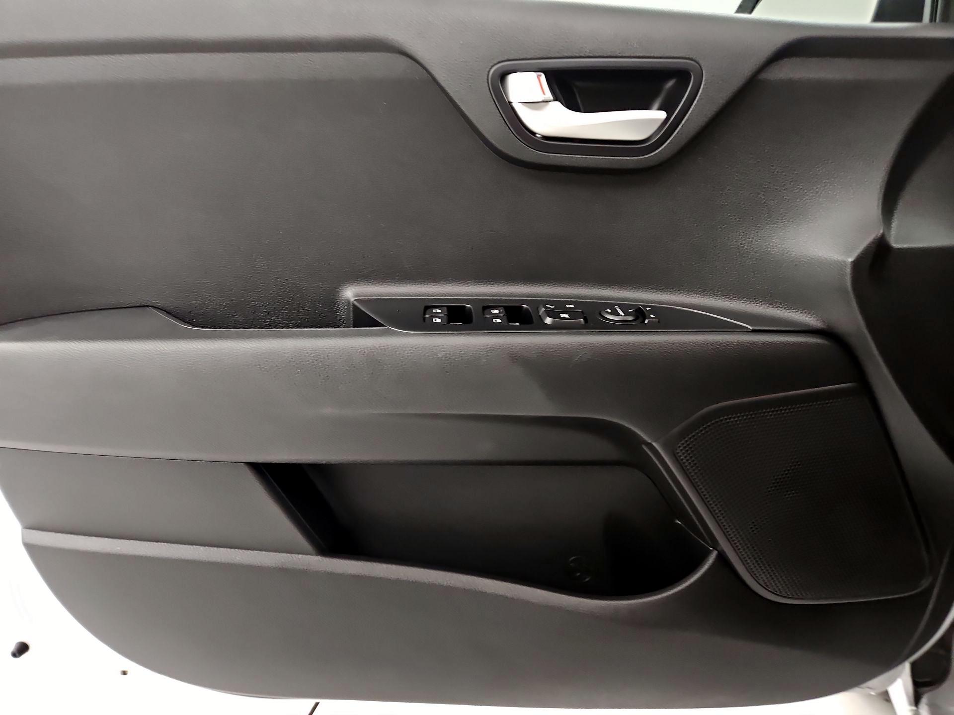 Thumbnail: 2023 Kia Rio - 10