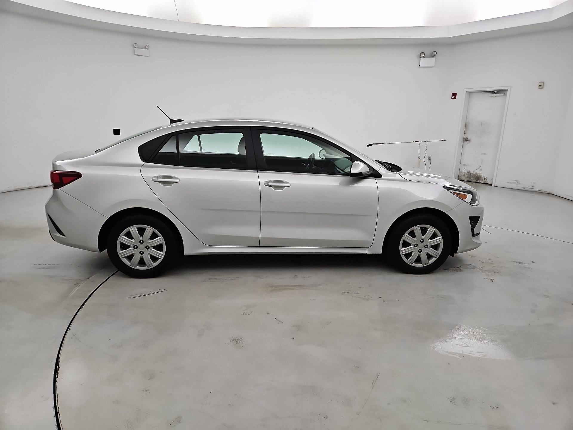 Thumbnail: 2023 Kia Rio - 4