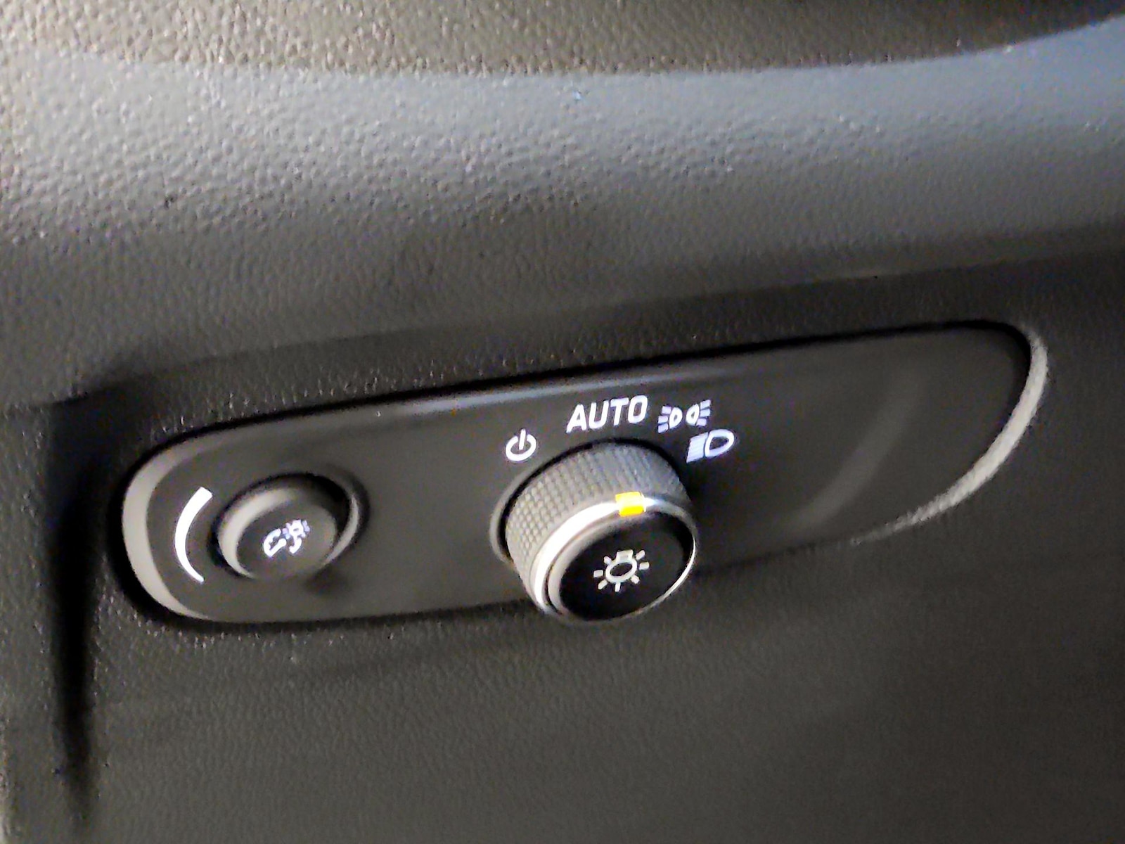 2023 Buick Envision Essence - Photo 14