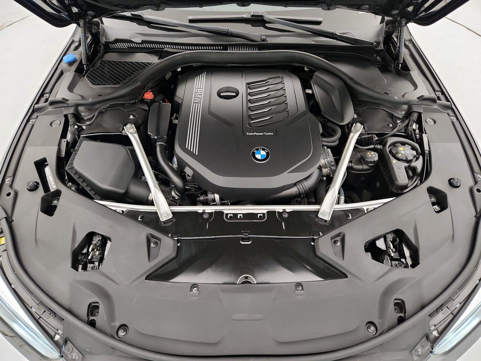 2025 BMW 8 Series 840i - Photo 24