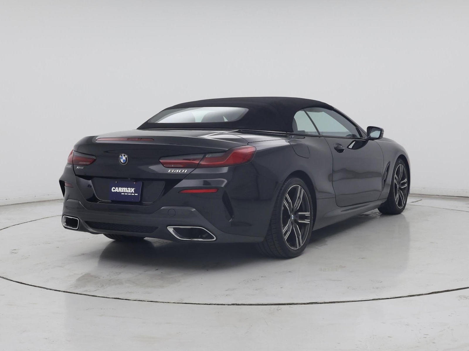 2025 BMW 8 Series 840i - Photo 9