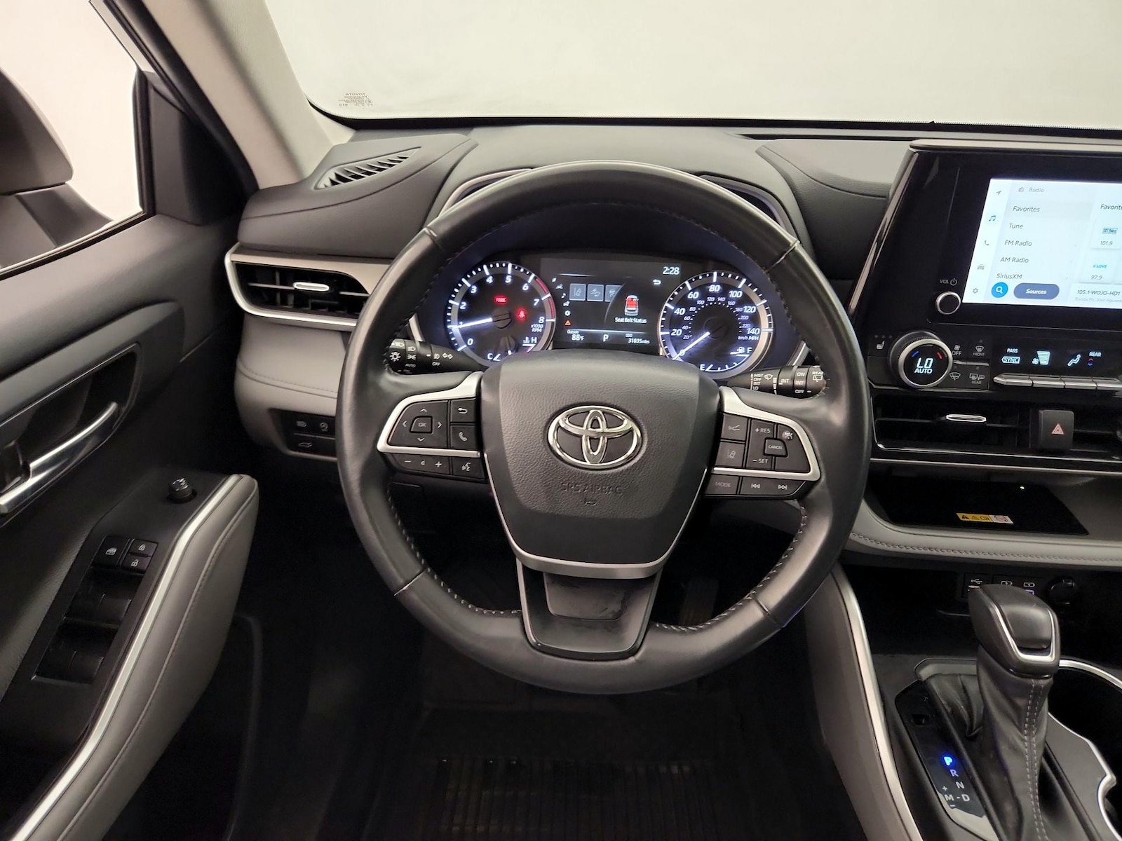 2023 Toyota Highlander XLE - Photo 11