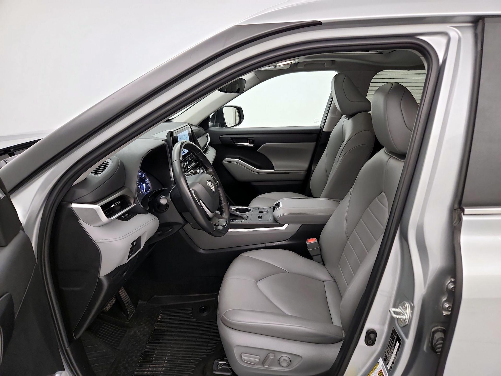 2023 Toyota Highlander XLE - Photo 12