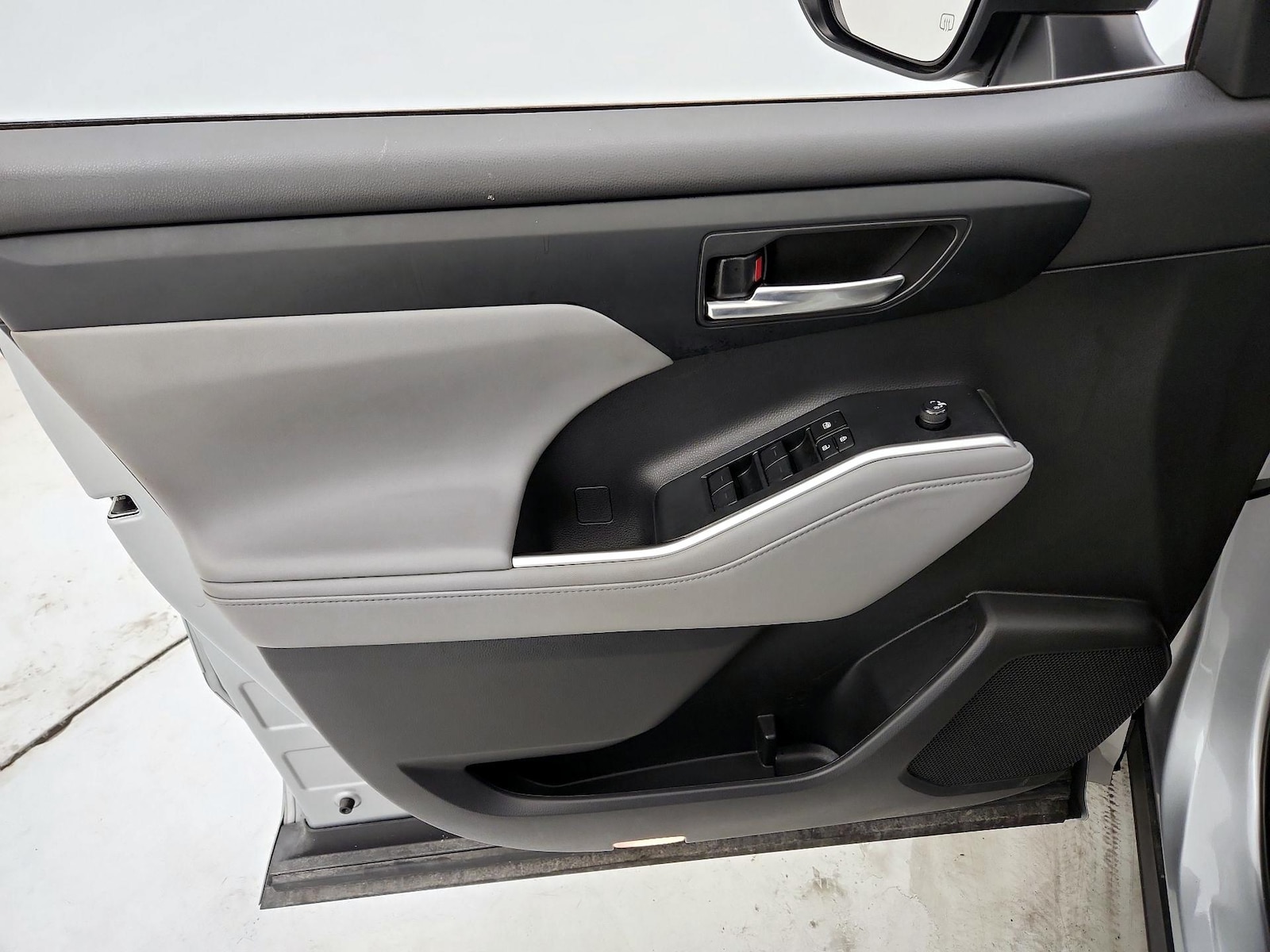 2023 Toyota Highlander XLE - Photo 13