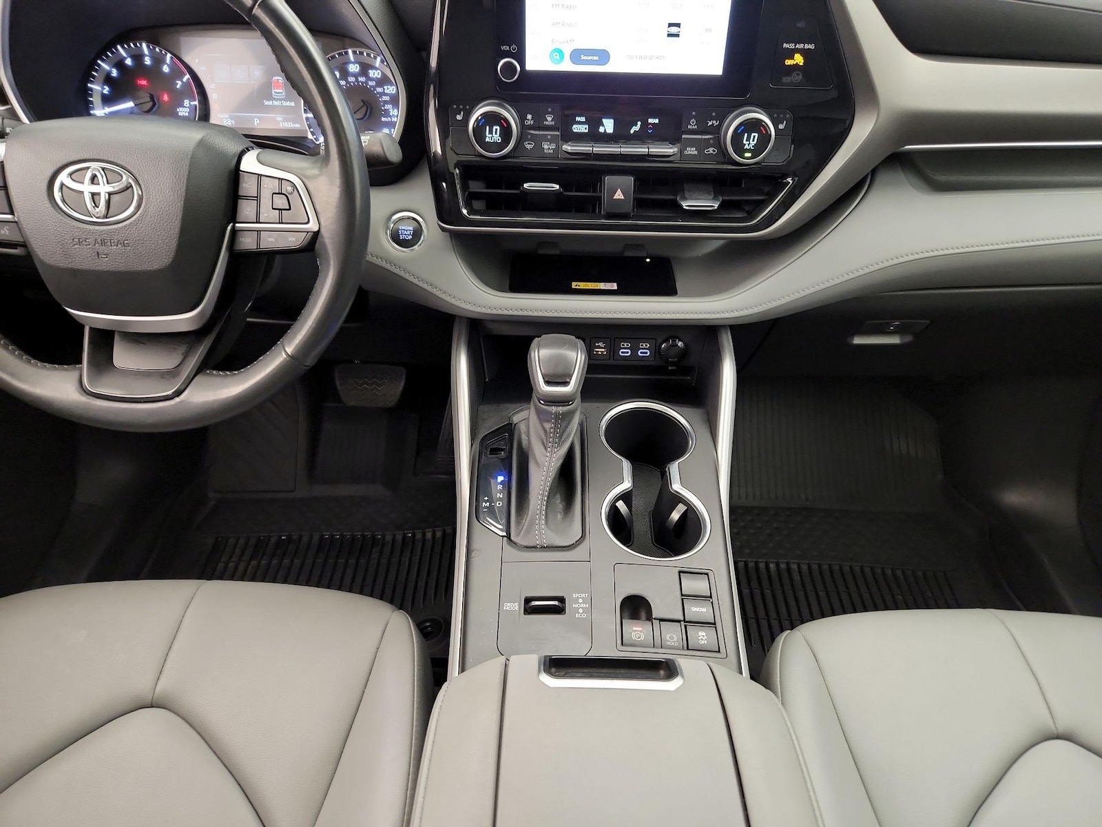 2023 Toyota Highlander XLE - Photo 18