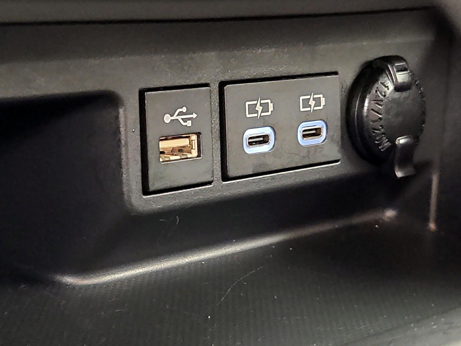 2023 Toyota Highlander XLE - Photo 19