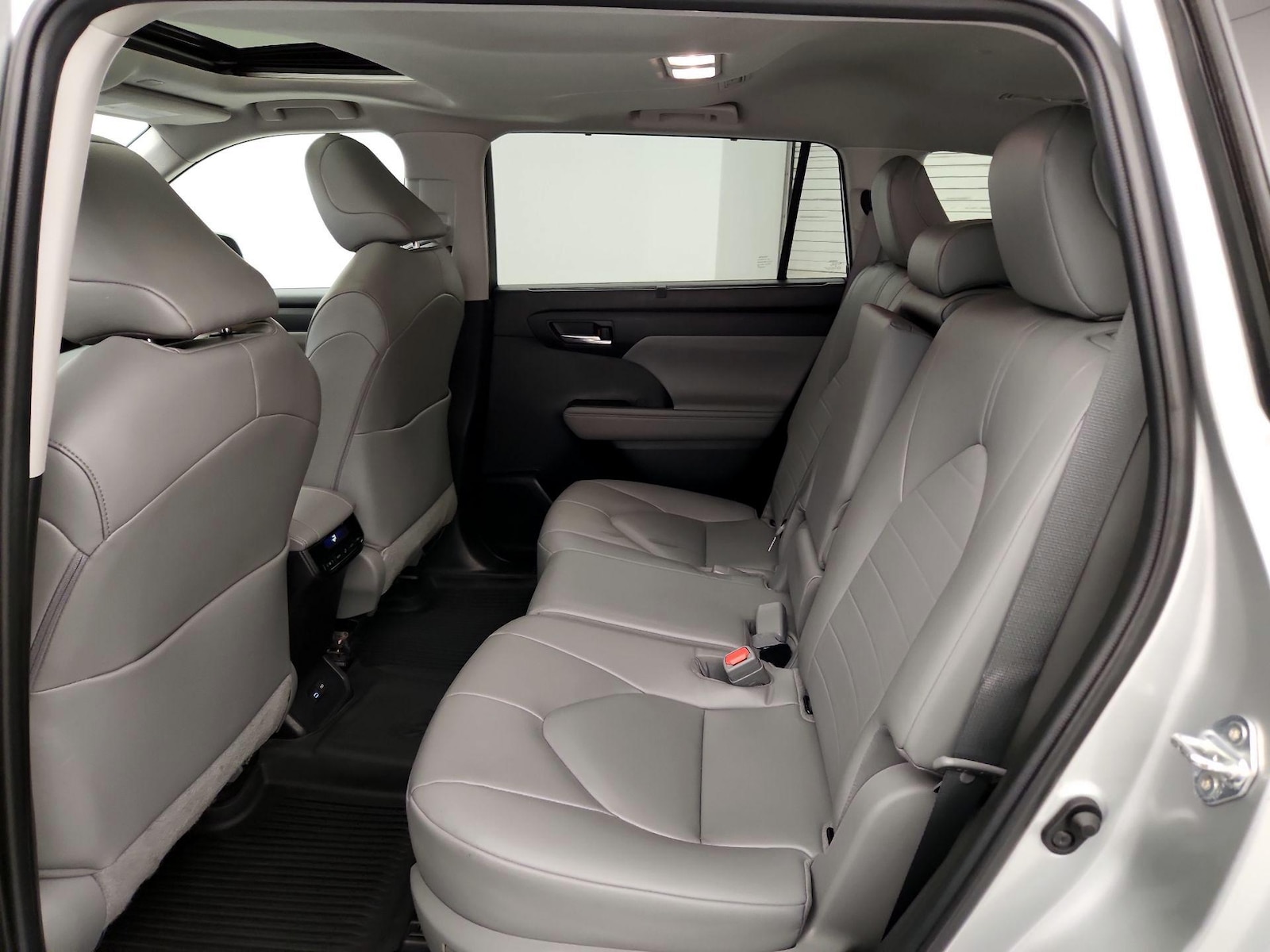 2023 Toyota Highlander XLE - Photo 21