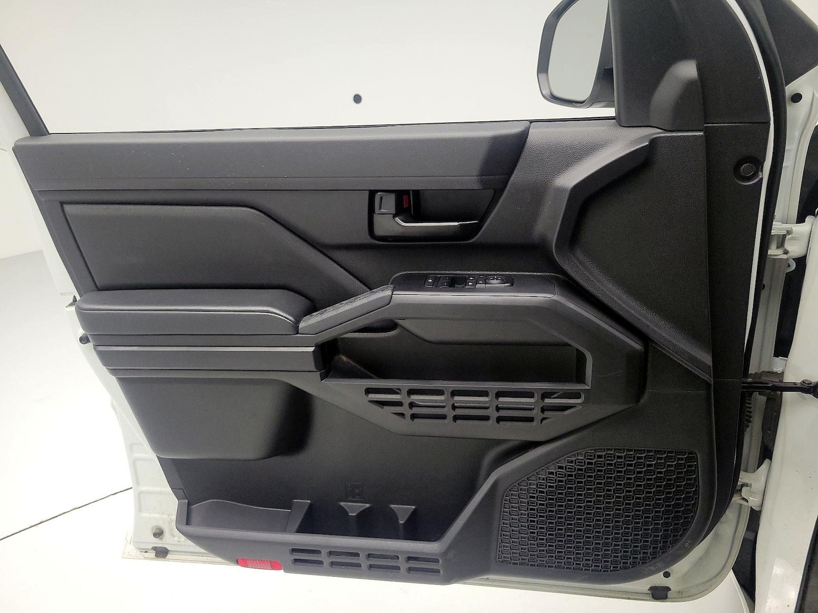 2025 Toyota Tacoma SR - Photo 13
