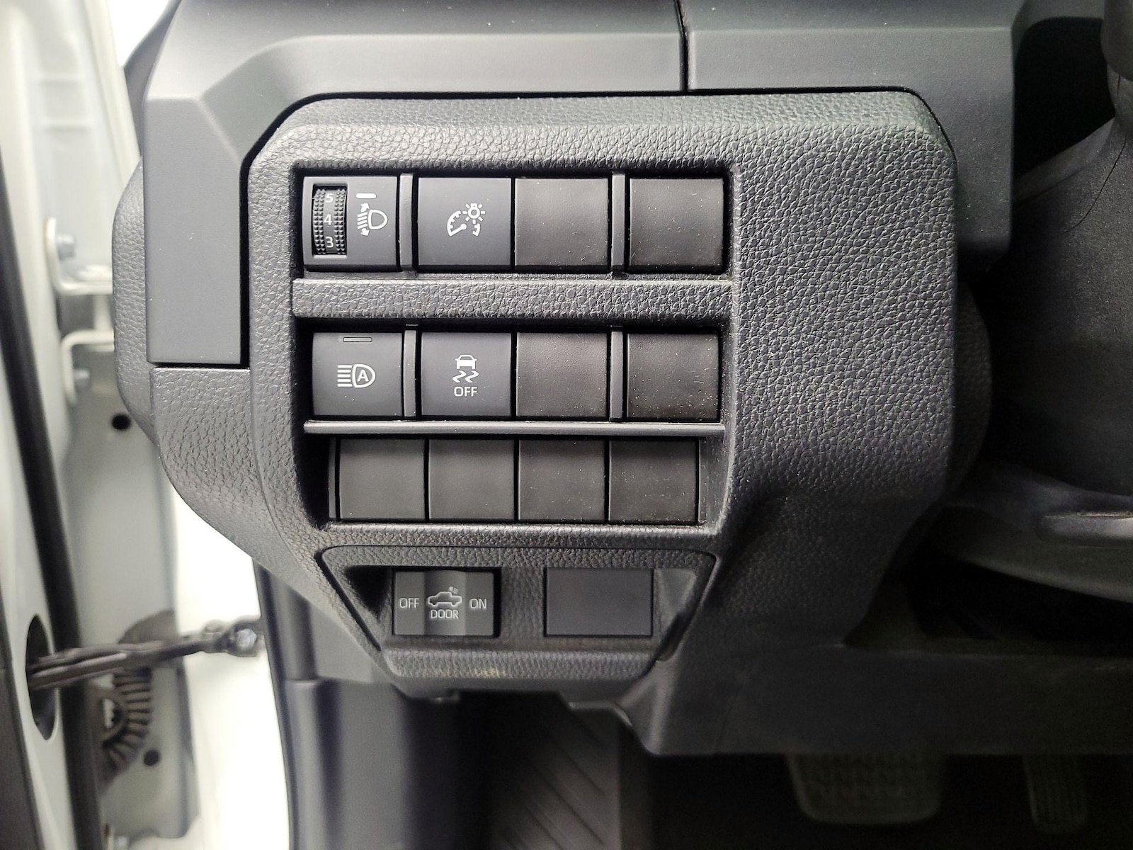 2025 Toyota Tacoma SR - Photo 14